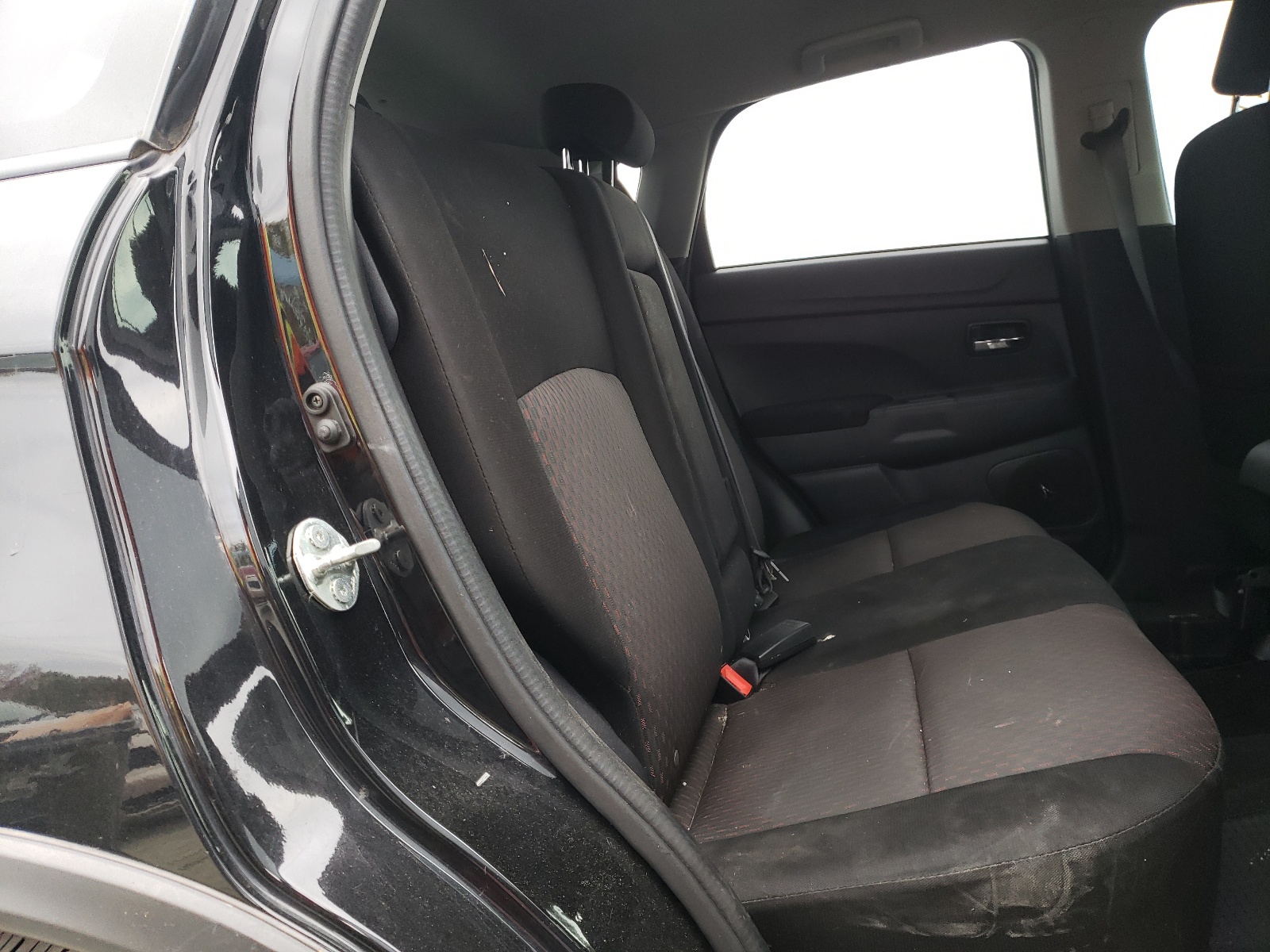 Photo 6 from auction – 2017 MITSUBISHI OUTLANDER with VIN JA4AP3AU4HZ032678