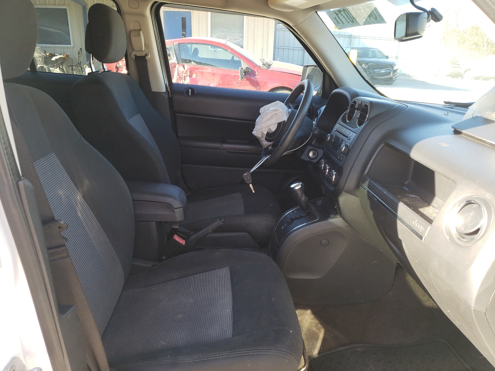 Photo 5 from auction – 2014 JEEP PATRIOT with VIN 1C4NJRBBXED622546