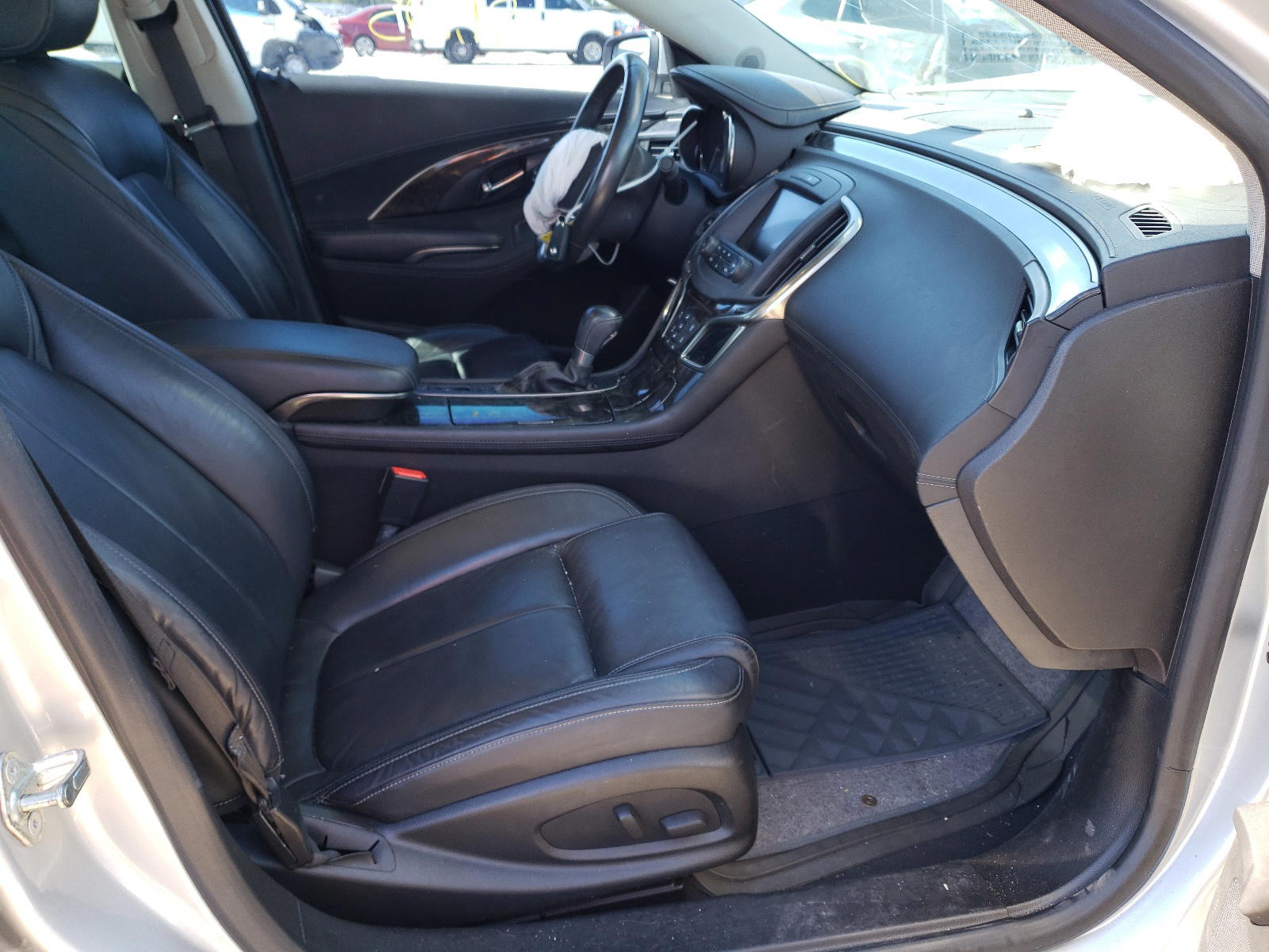 Photo 5 from auction – 2016 BUICK LACROSSE with VIN 1G4GB5G35GF123317