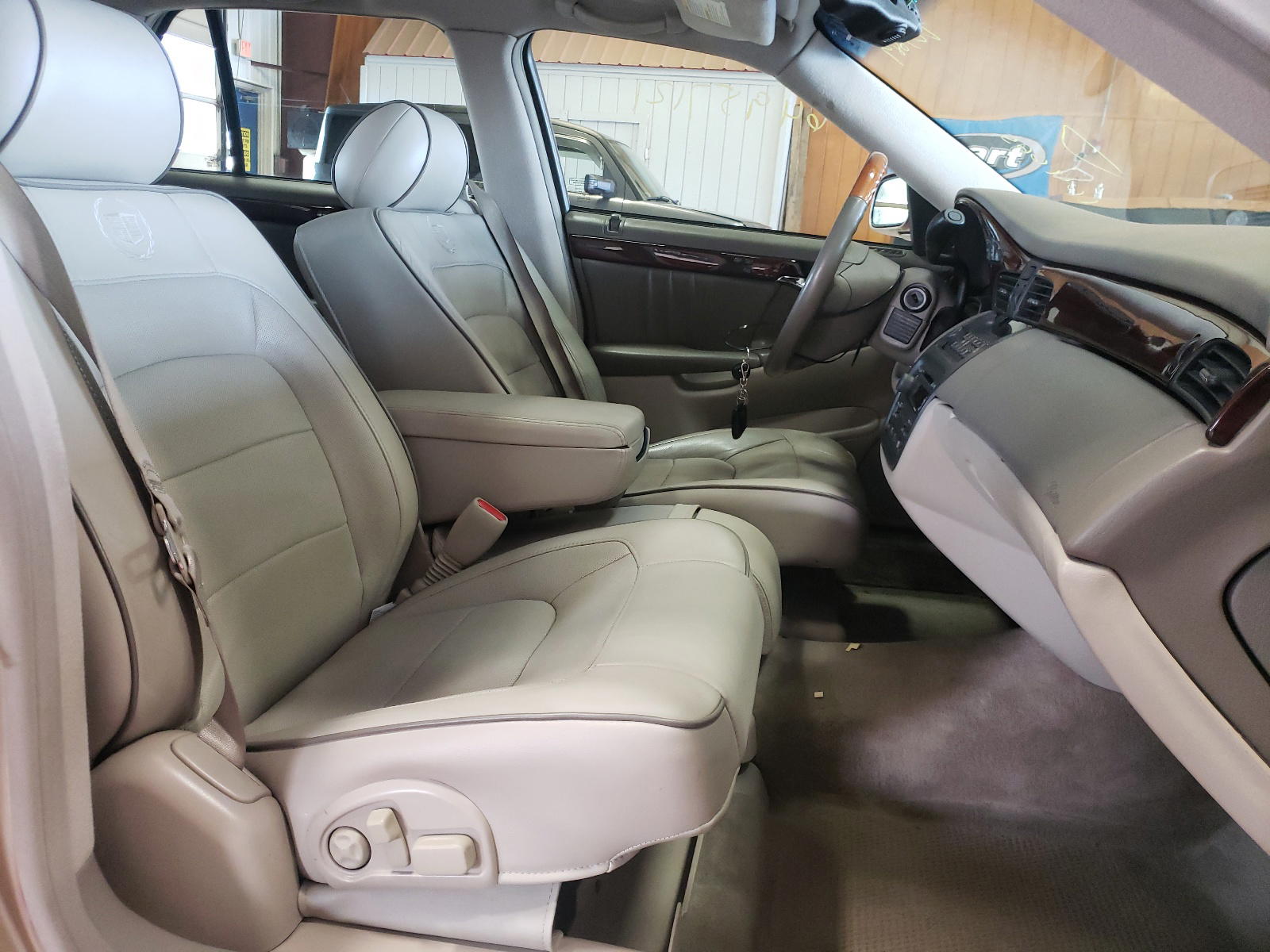 Photo 5 from auction – 2005 CADILLAC DEVILLE with VIN 1G6KD54Y75U223889