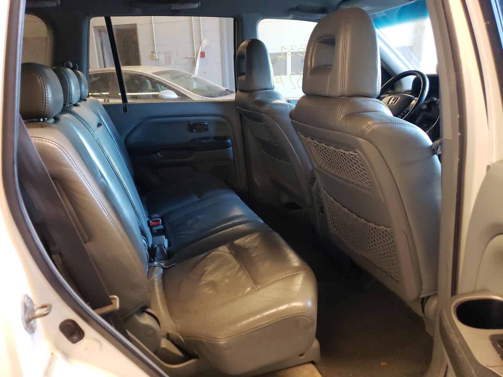 Photo 6 from auction – 2004 HONDA PILOT with VIN 5FNYF18574B001368