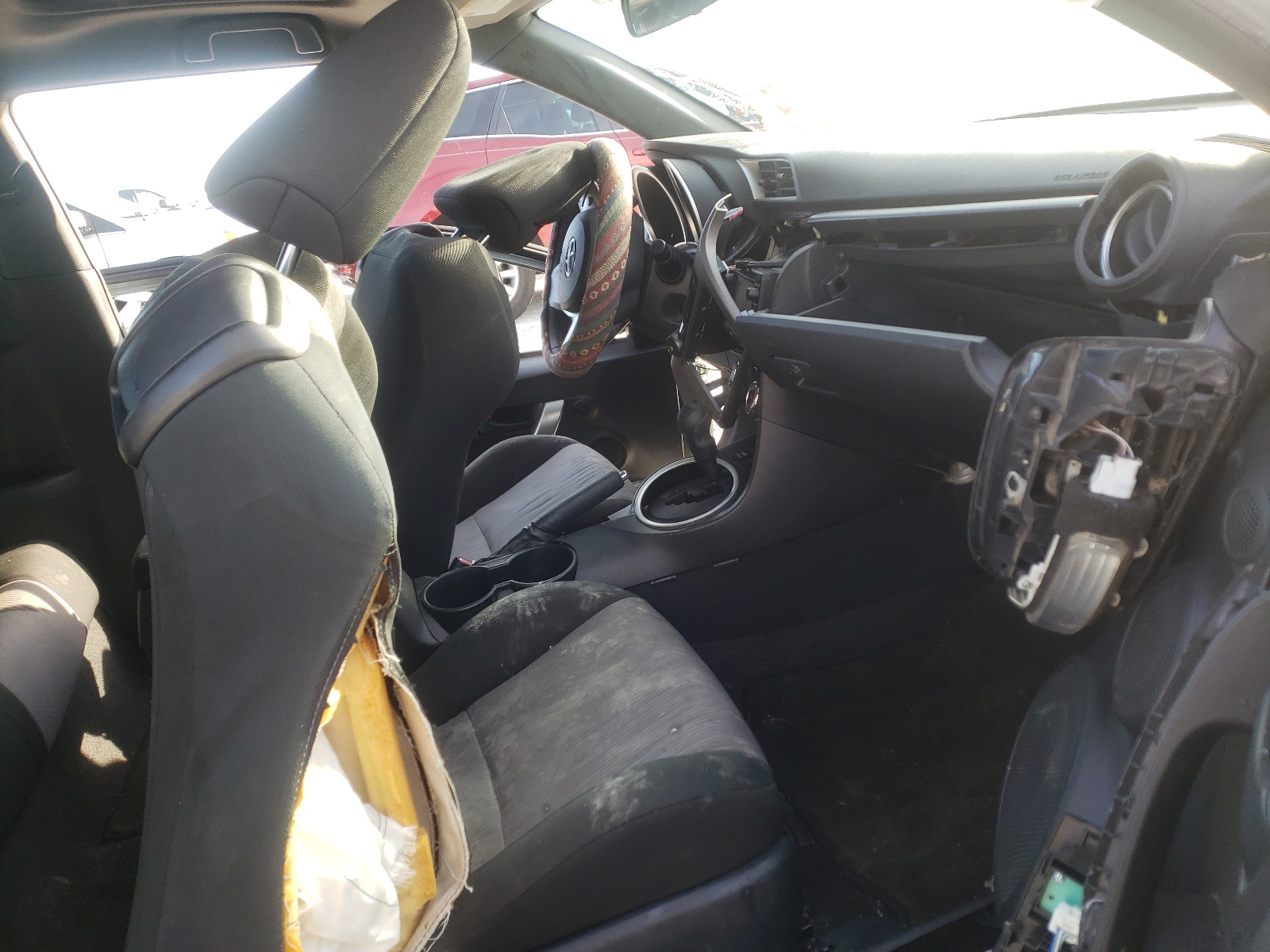 Photo 5 from auction – 2015 TOYOTA SCION TC with VIN JTKJF5C72FJ007214