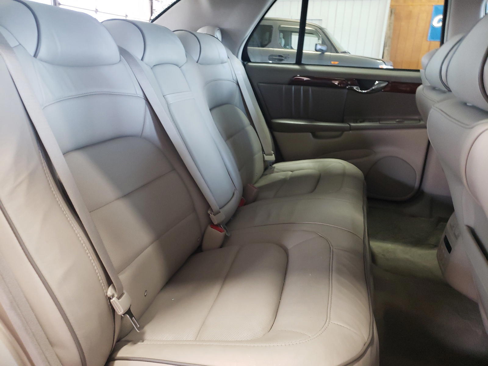Photo 6 from auction – 2005 CADILLAC DEVILLE with VIN 1G6KD54Y75U223889