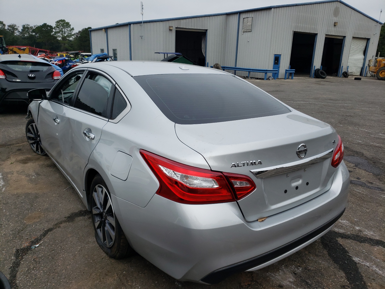 Photo 3 from auction – 2017 NISSAN ALTIMA 2.5 with VIN 1N4AL3AP9HC278081