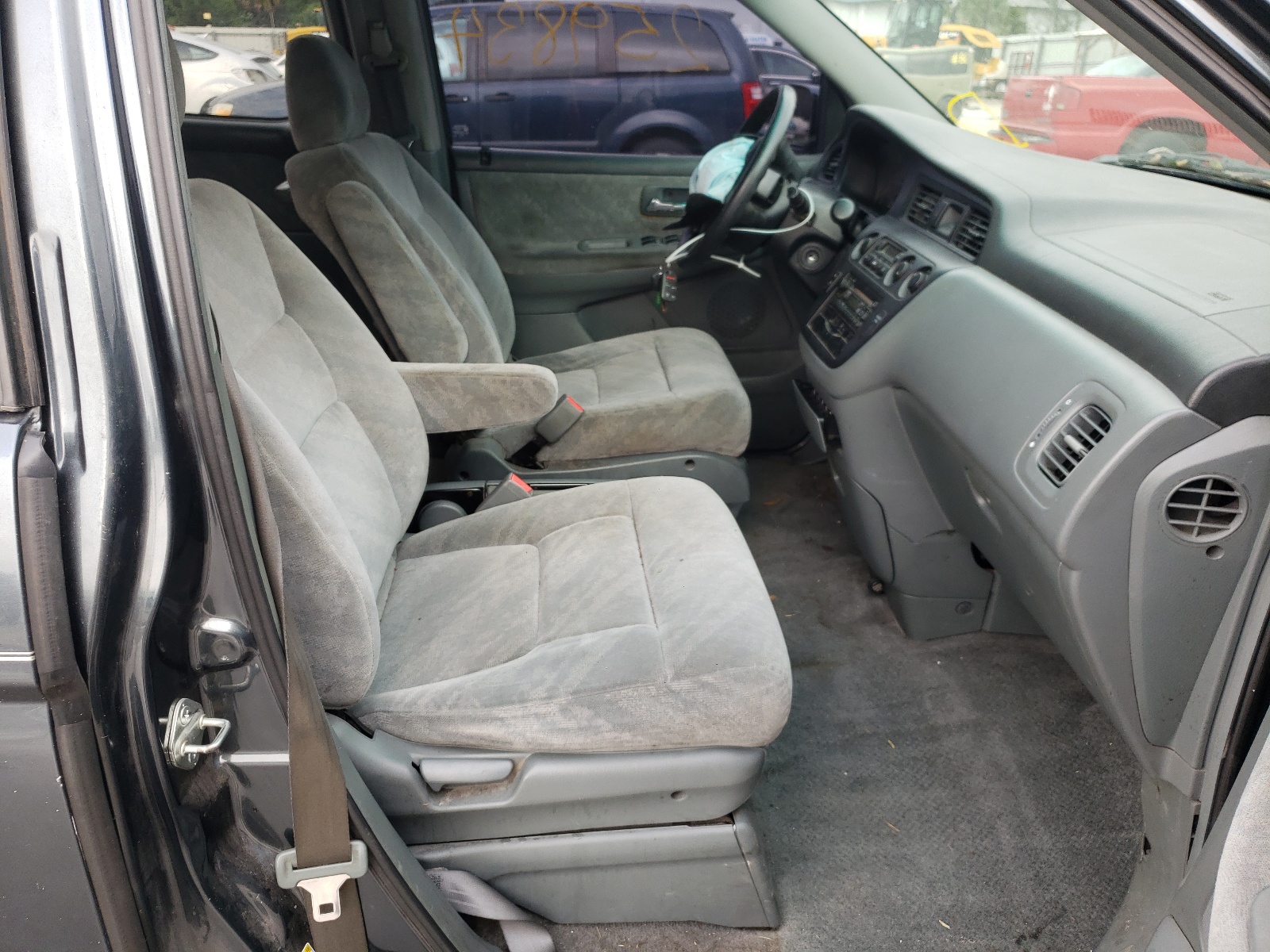 Photo 5 from auction – 2004 HONDA ODYSSEY EX with VIN 5FNRL18684B031775