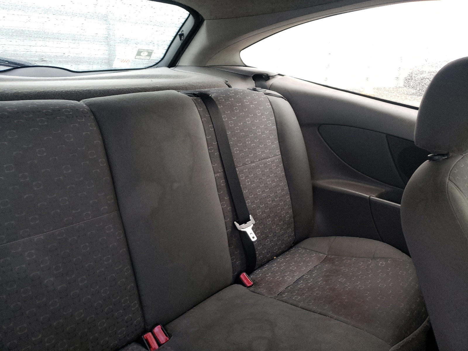 Photo 6 from auction – 2004 FORD FOCUS LX with VIN 3FAFP313X4R117807