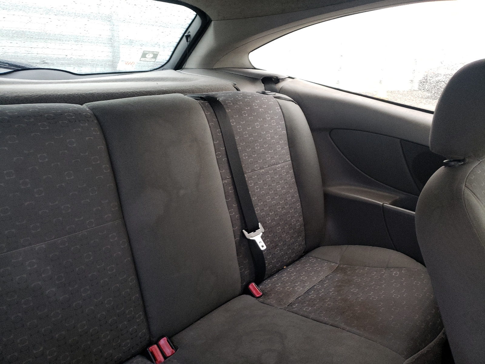 Zdjęcie 6 z aukcji – 2004 FORD FOCUS LX z VIN 3FAFP313X4R117807