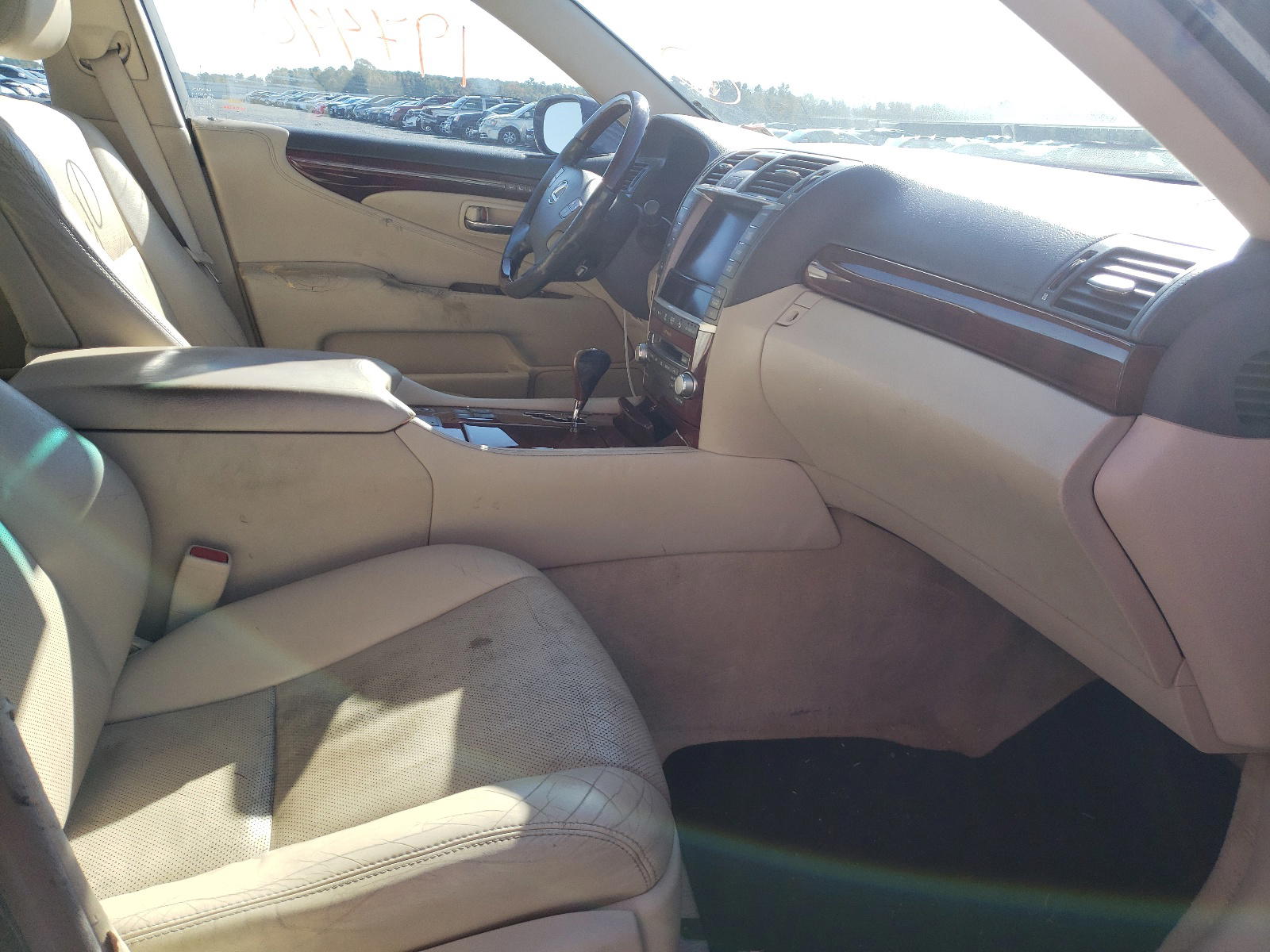 Photo 5 from auction – 2010 LEXUS LS 460 with VIN JTHCL5EF3A5005260