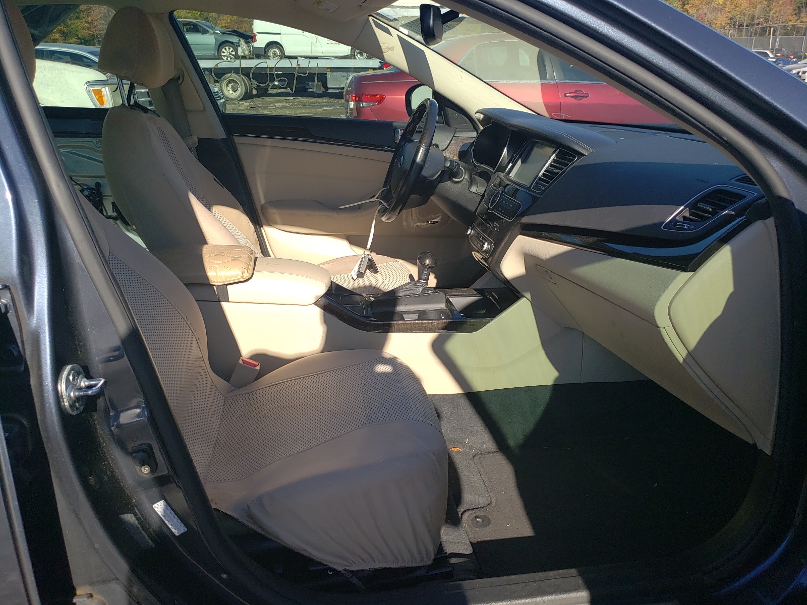 Photo 5 from auction – 2014 KIA CADENZA PR with VIN KNALN4D76E5131762