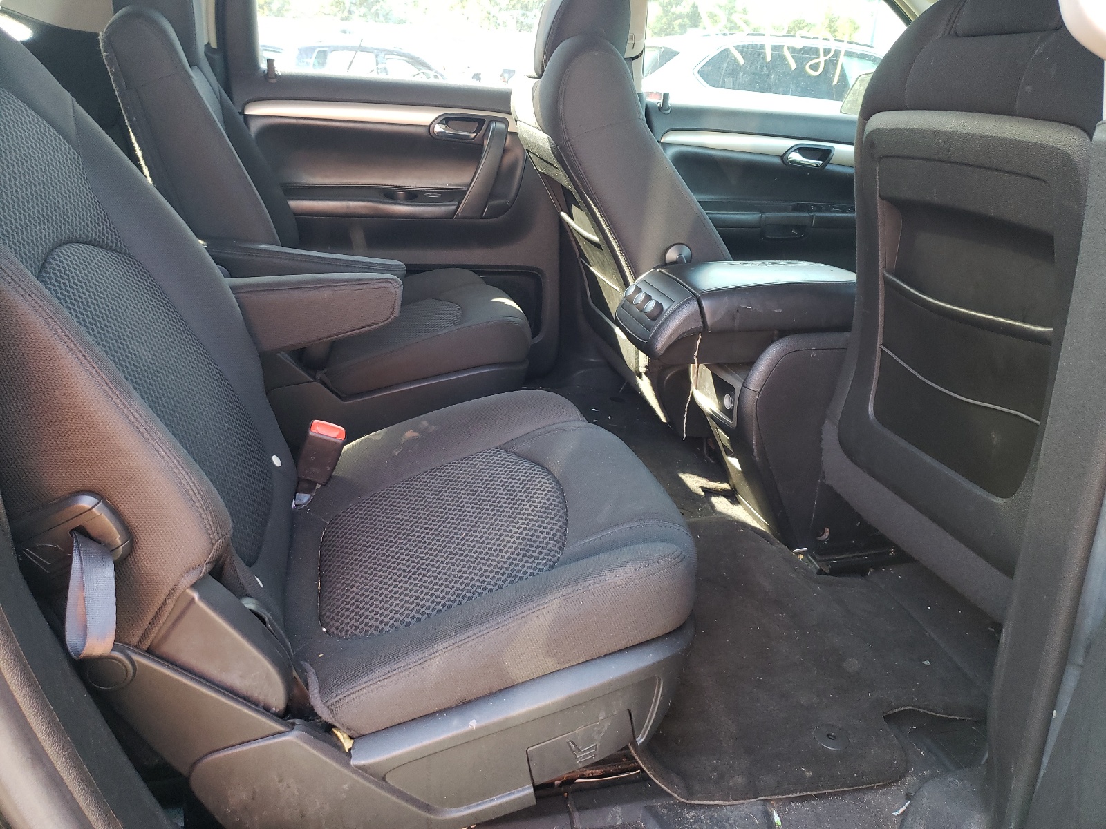 Photo 6 from auction – 2008 SATURN OUTLOOK XE with VIN 5GZER13708J221547