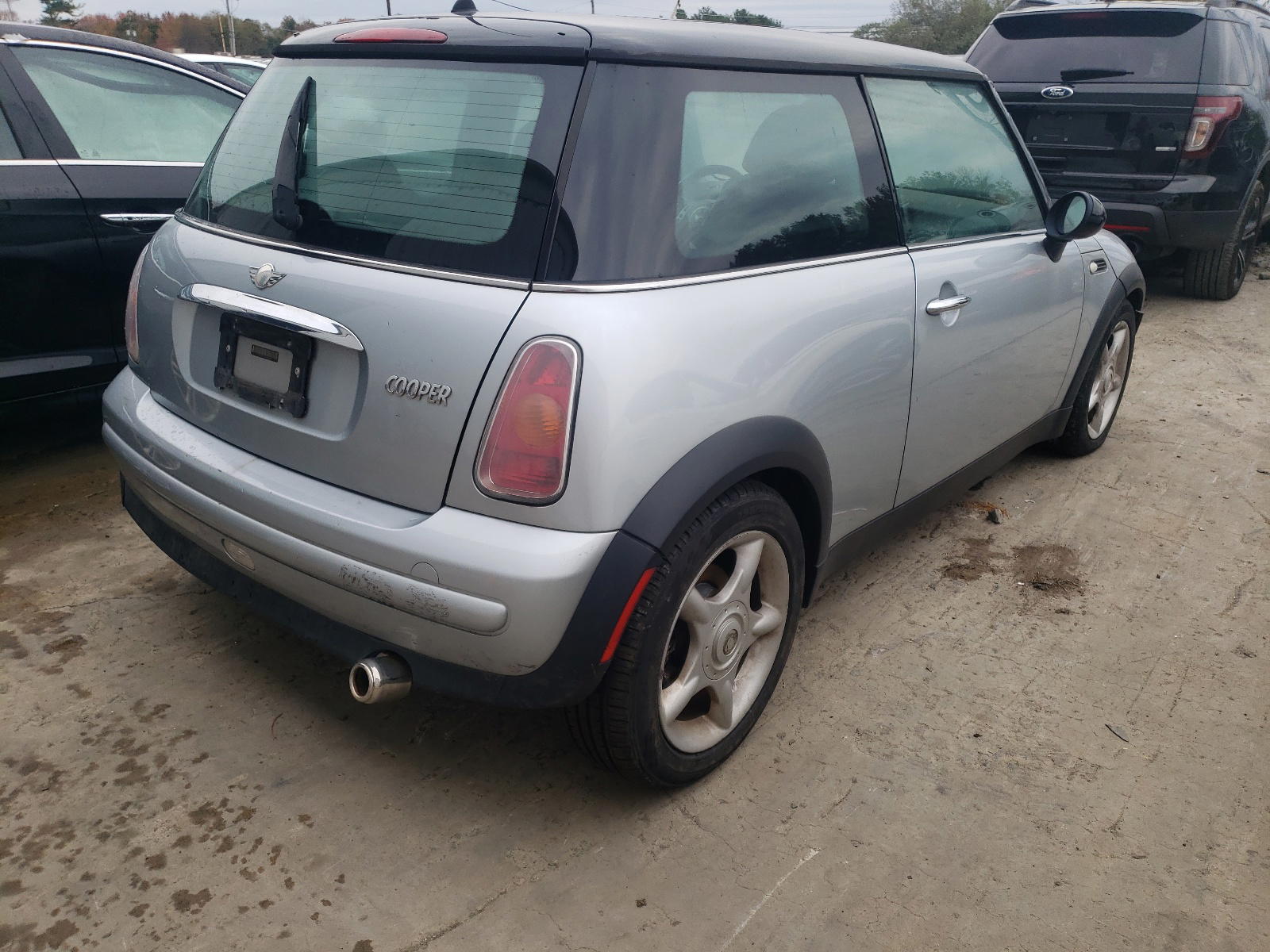 Photo 4 from auction – 2004 MINI COOPER with VIN WMWRC33454TJ56115