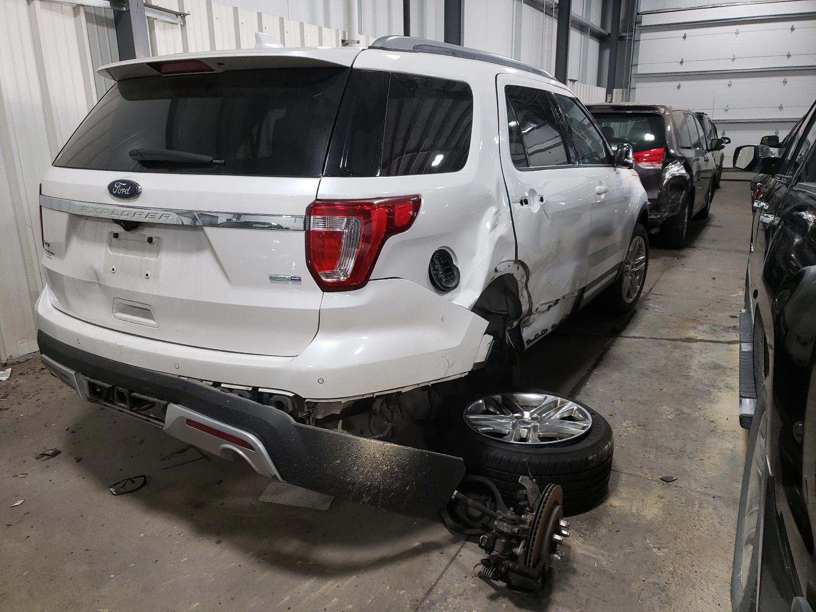 Photo 4 from auction – 2016 FORD EXPLORER X with VIN 1FM5K8D82GGD02479