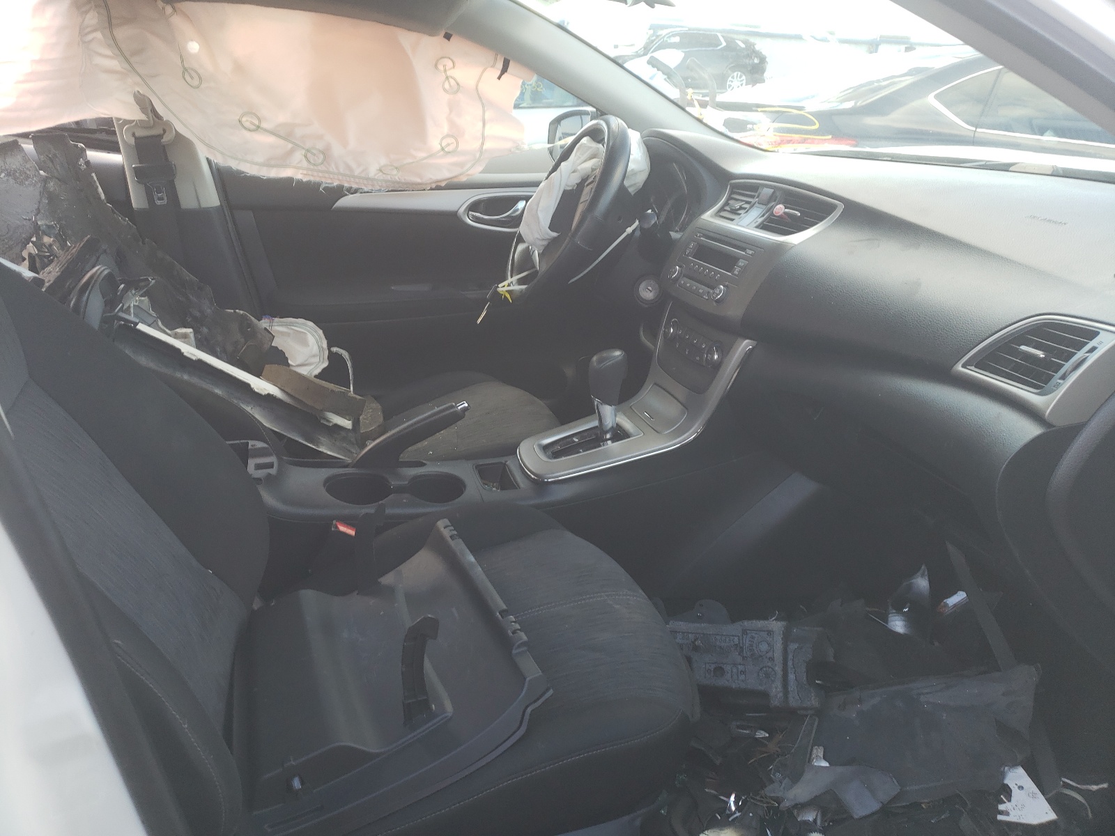 Photo 5 from auction – 2014 NISSAN SENTRA S with VIN 3N1AB7AP4EY304676