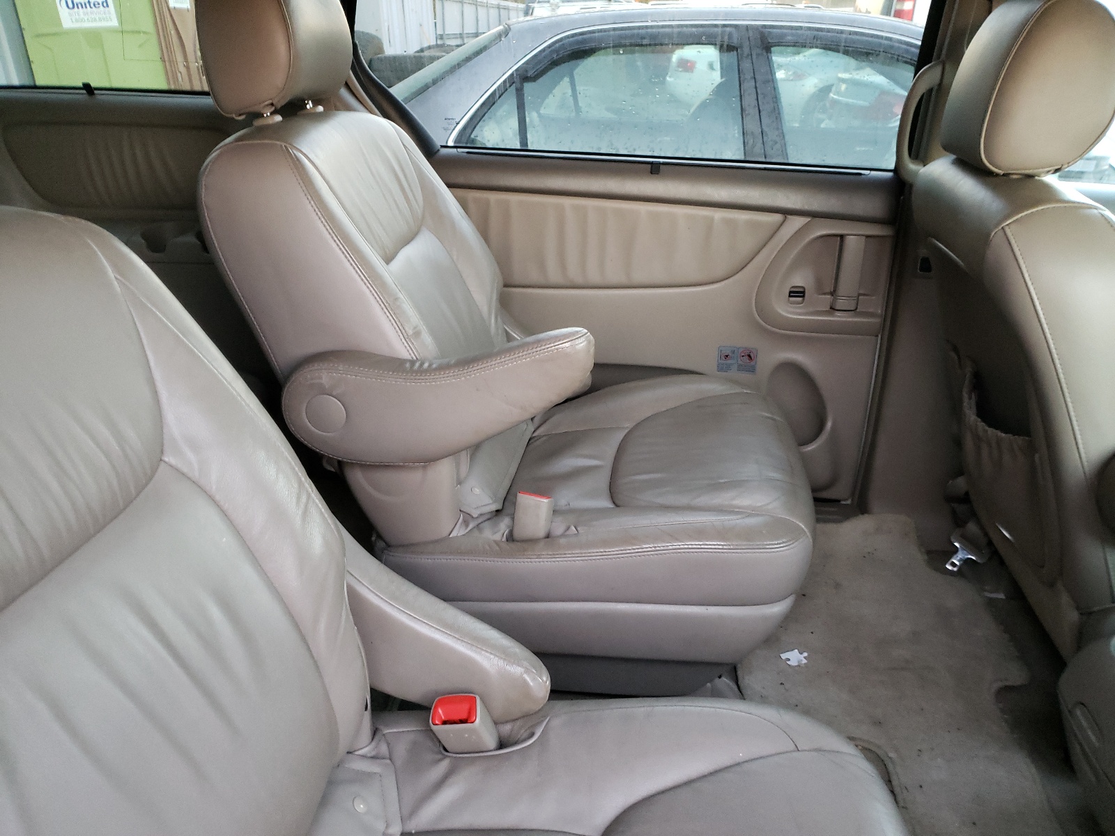 Photo 6 from auction – 2006 TOYOTA SIENNA XLE with VIN 5TDZA22C96S577140