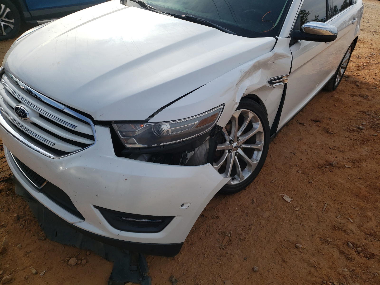 Photo 9 from auction – 2014 FORD TAURUS LIM with VIN 1FAHP2F83EG132729