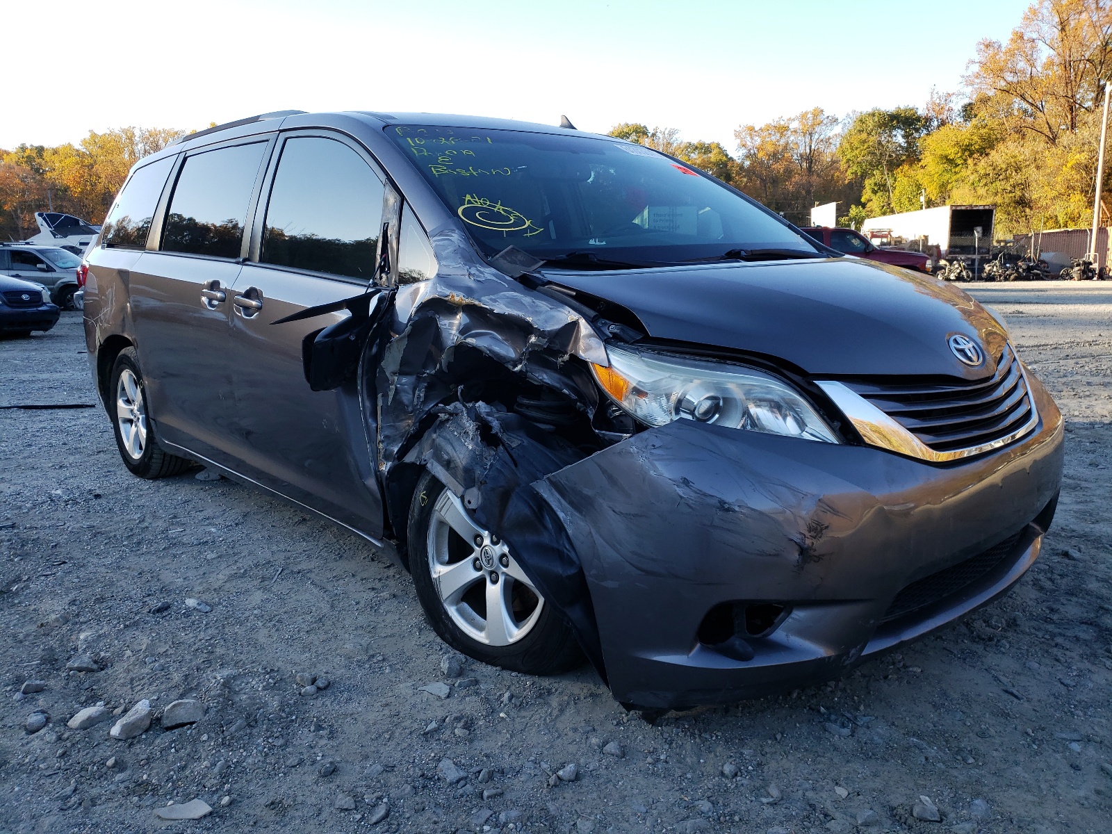 Photo 1 from auction – 2015 TOYOTA SIENNA LE with VIN 5TDKK3DC3FS559931