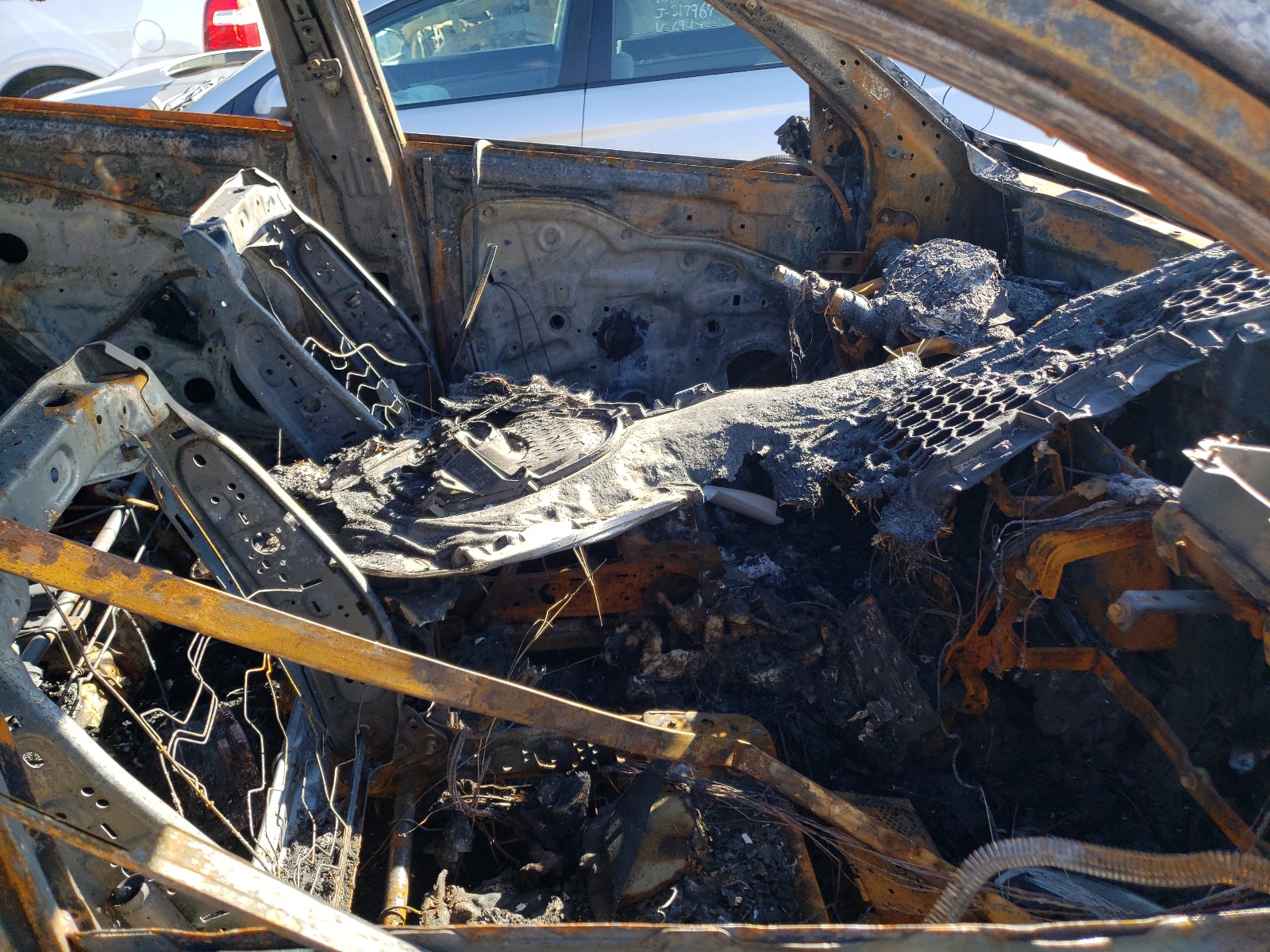 Photo 5 from auction – 2011 KIA SORENTO EX with VIN 5XYKU4A2XBG022248