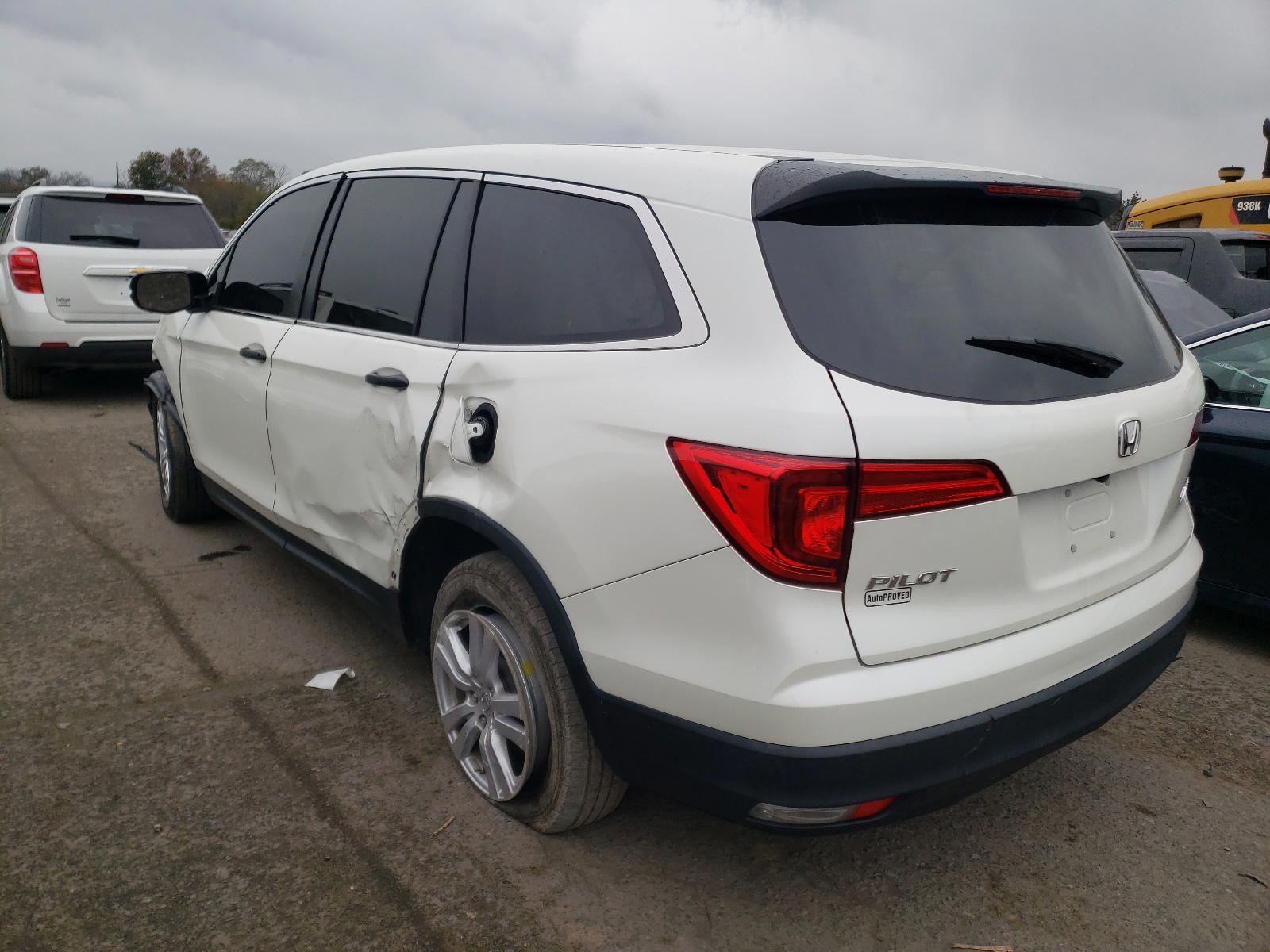 Photo 3 from auction – 2016 HONDA PILOT LX with VIN 5FNYF6H18GB090589