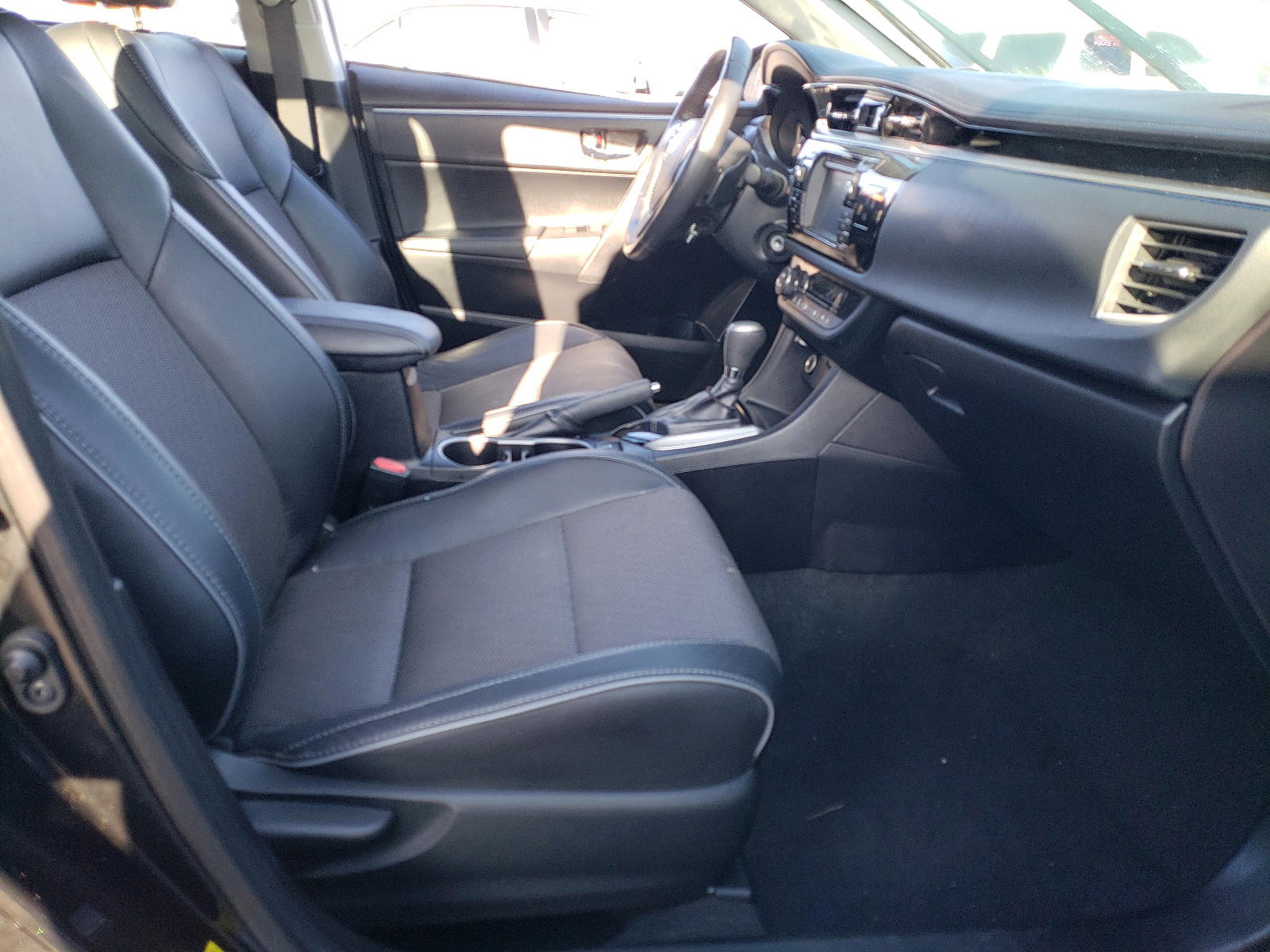 Photo 5 from auction – 2014 TOYOTA COROLLA L with VIN 2T1BURHE1EC083288