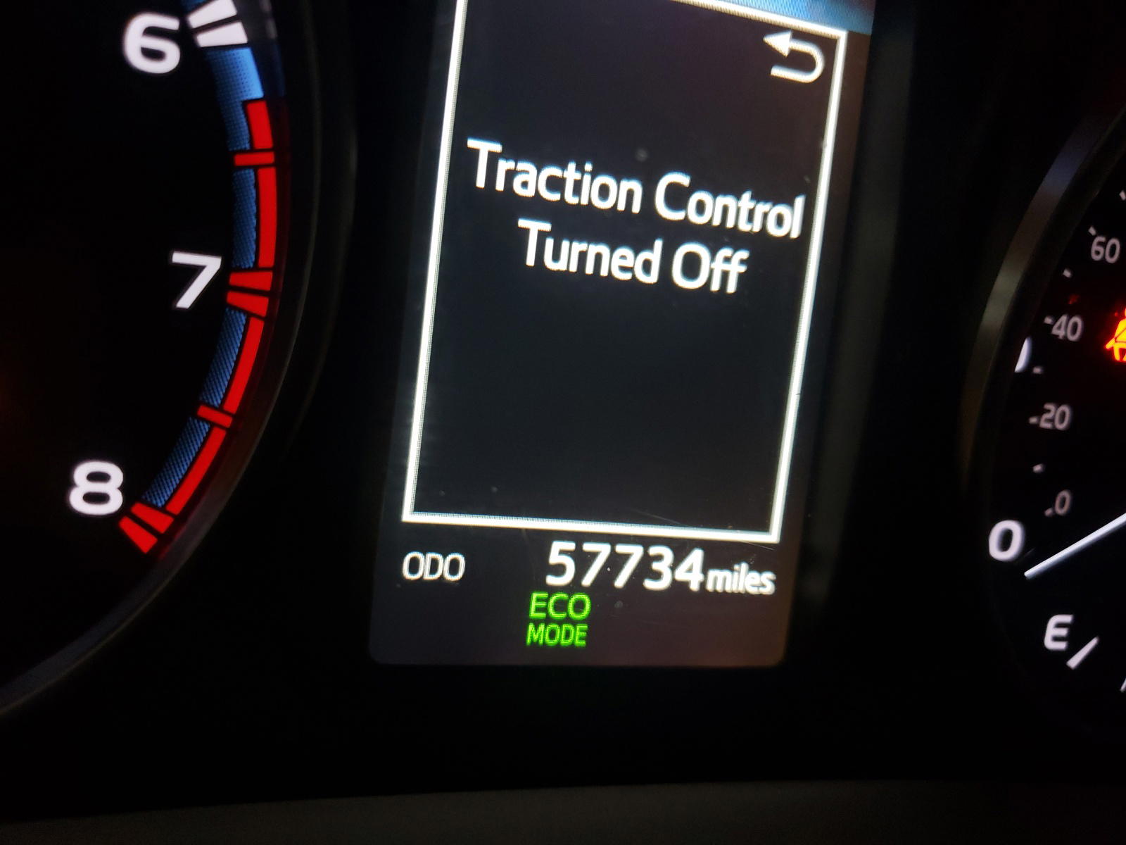 Photo 8 from auction – 2017 TOYOTA RAV4 LE with VIN 2T3BFREV0HW573486