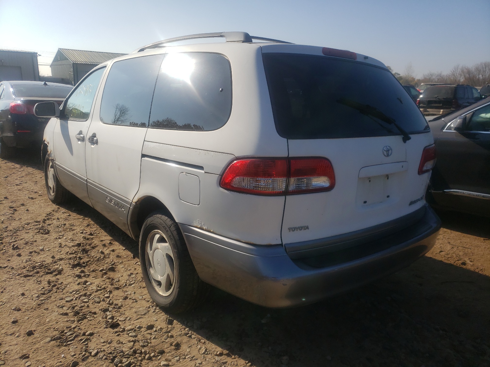 Photo 3 from auction – 2001 TOYOTA SIENNA LE with VIN 4T3ZF13C61U375907