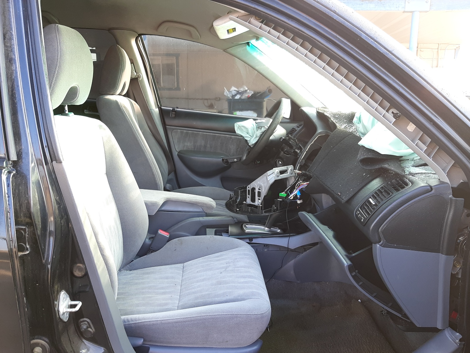 Photo 5 from auction – 2005 HONDA CIVIC LX with VIN JHMES16565S001267