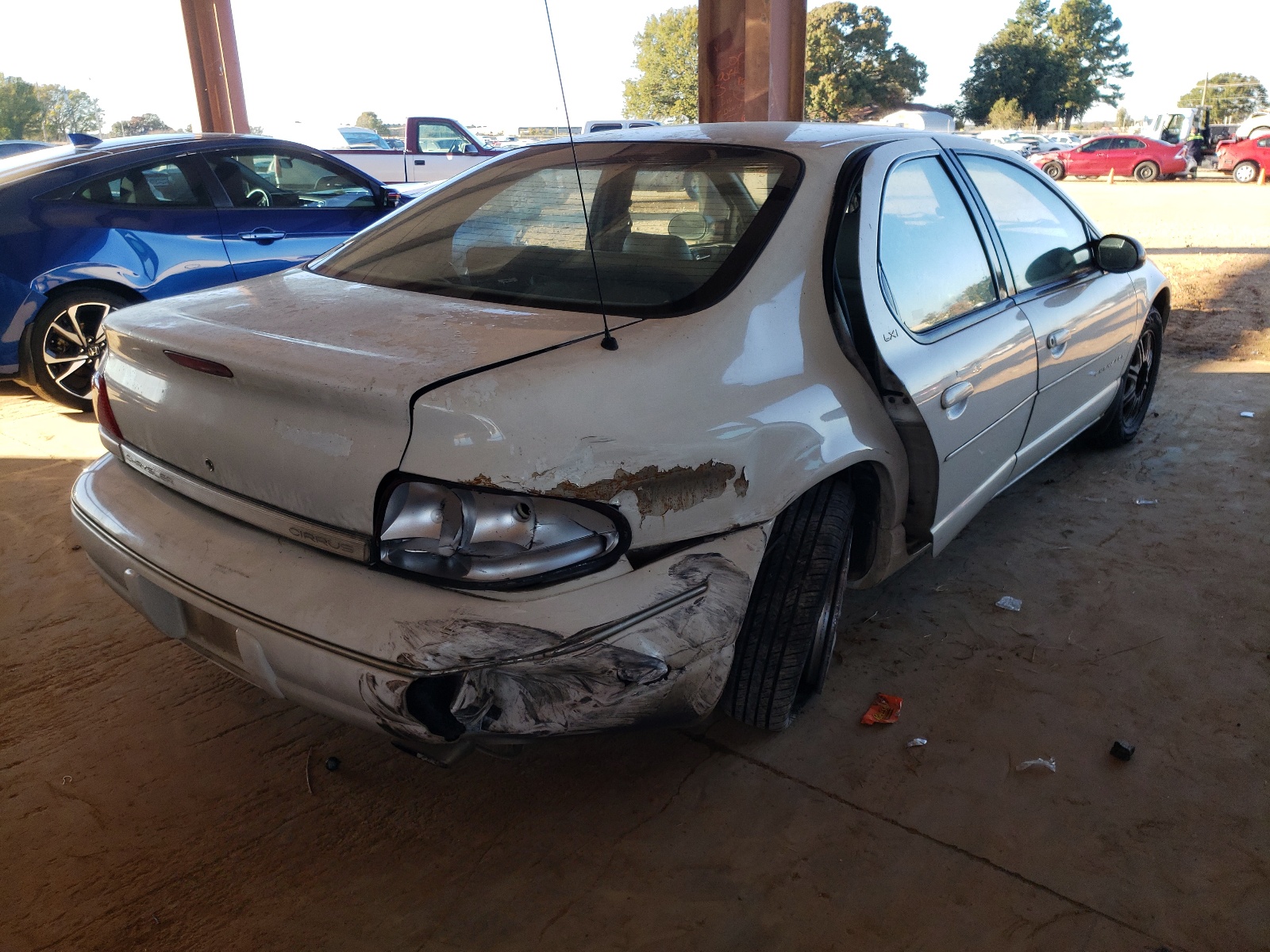 Photo 4 from auction – 1999 CHRYSLER CIRRUS with VIN 1C3EJ56H6XN691811