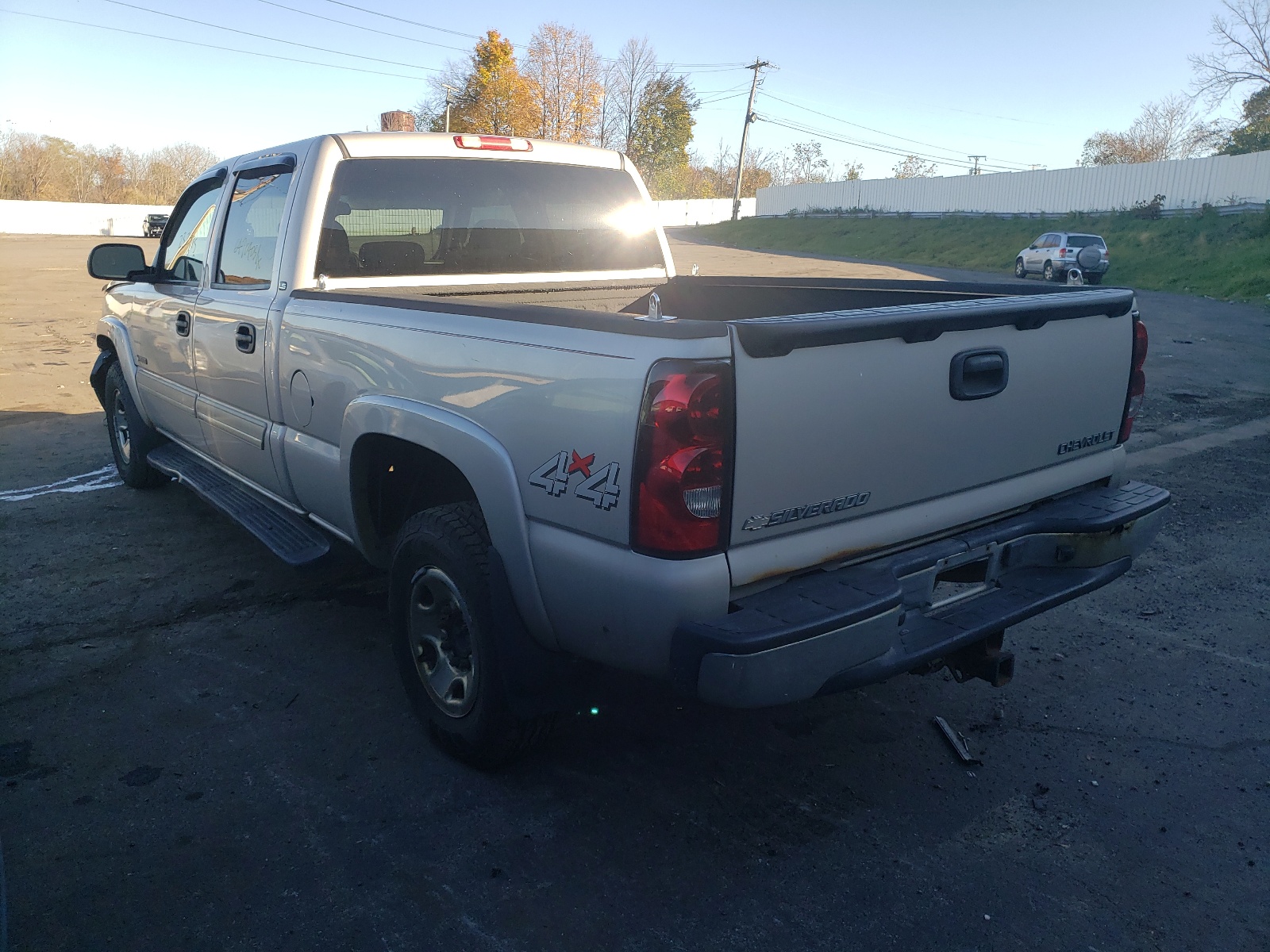 Photo 3 from auction – 2004 CHEVROLET SILVERADO with VIN 1GCGK23U34F229309
