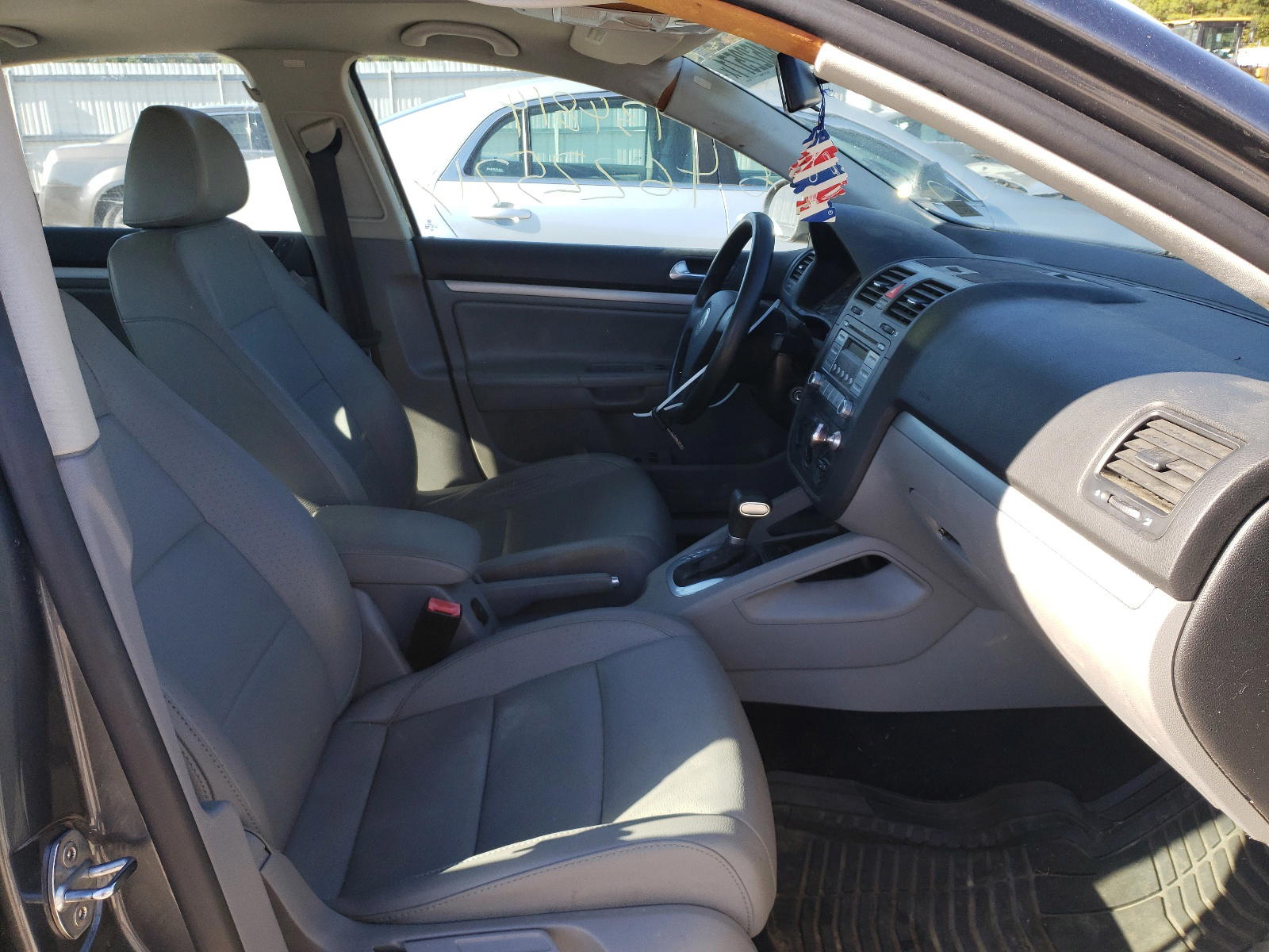 Photo 5 from auction – 2007 VOLKSWAGEN JETTA WOLF with VIN 3VWEF71K17M078787