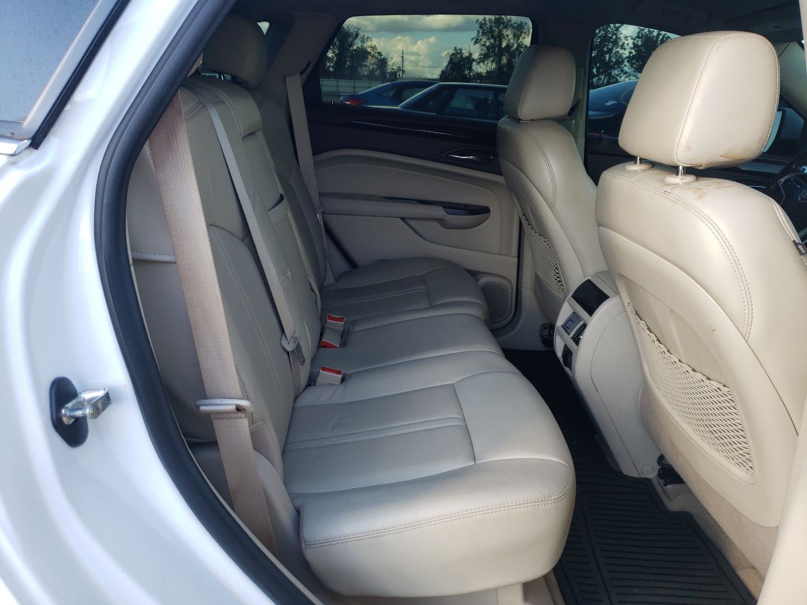 Photo 6 from auction – 2015 CADILLAC SRX LUXURY with VIN 3GYFNBE31FS561104