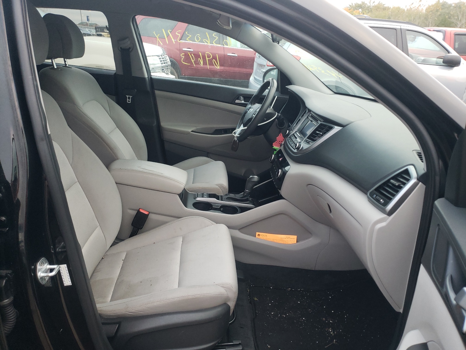 Photo 5 from auction – 2017 HYUNDAI TUCSON LIM with VIN KM8J3CA26HU443928