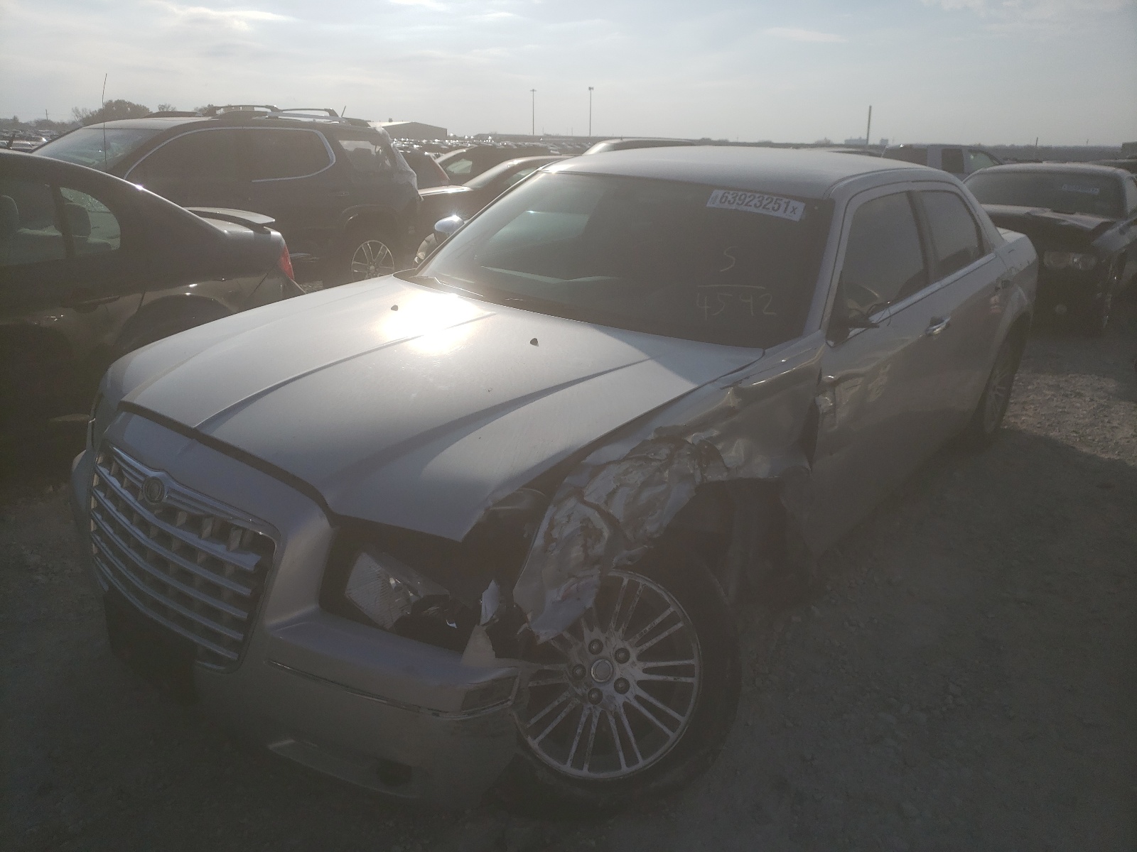 Photo 2 from auction – 2010 CHRYSLER 300 TOURIN with VIN 2C3CA4CD4AH104542