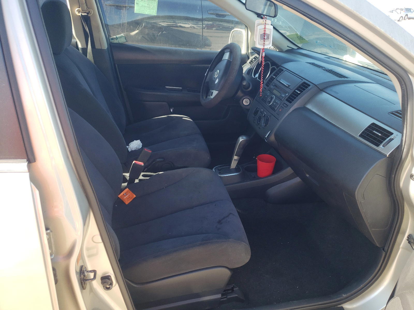 Photo 5 from auction – 2008 NISSAN VERSA S with VIN 3N1BC11E38L352605