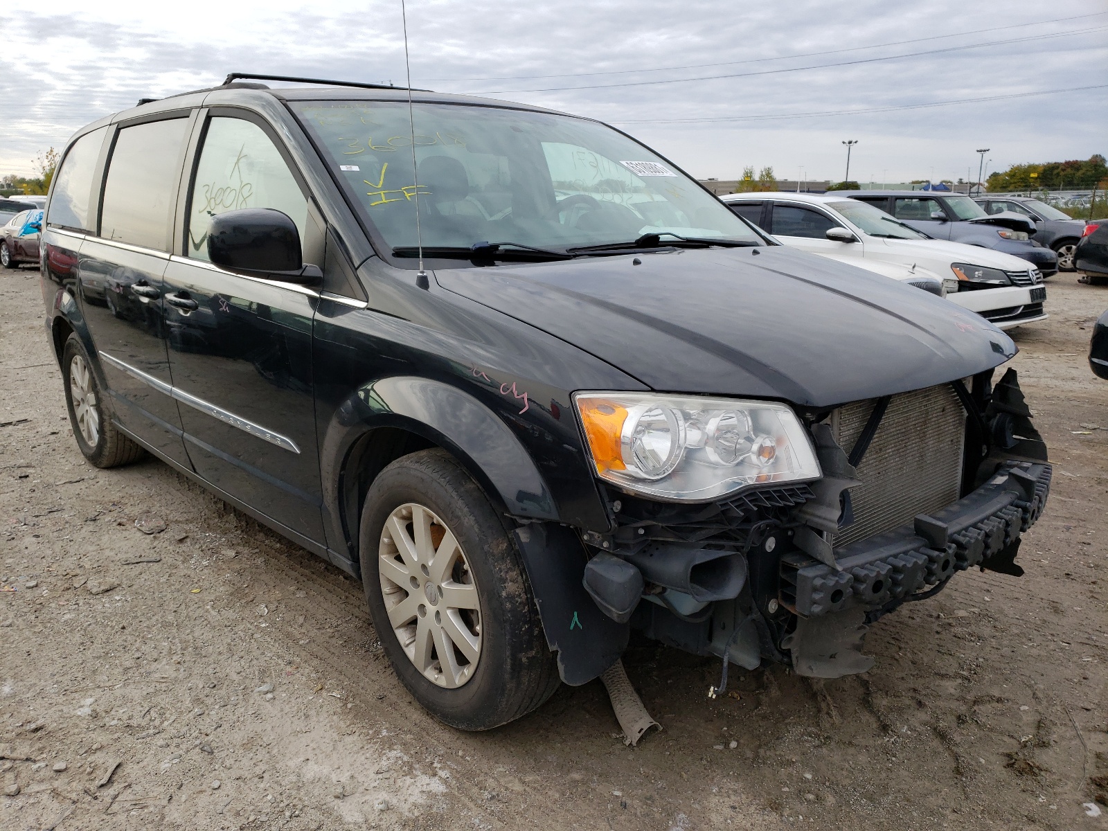 CHRYSLER TOWN & COU 2014 with VIN 2C4RC1BG3ER360018 - Photo from auction