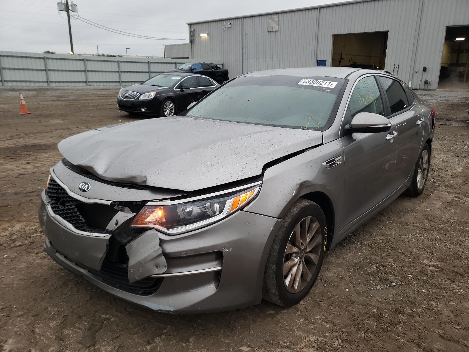 Photo 2 from auction – 2017 KIA OPTIMA LX with VIN 5XXGT4L38HG167686