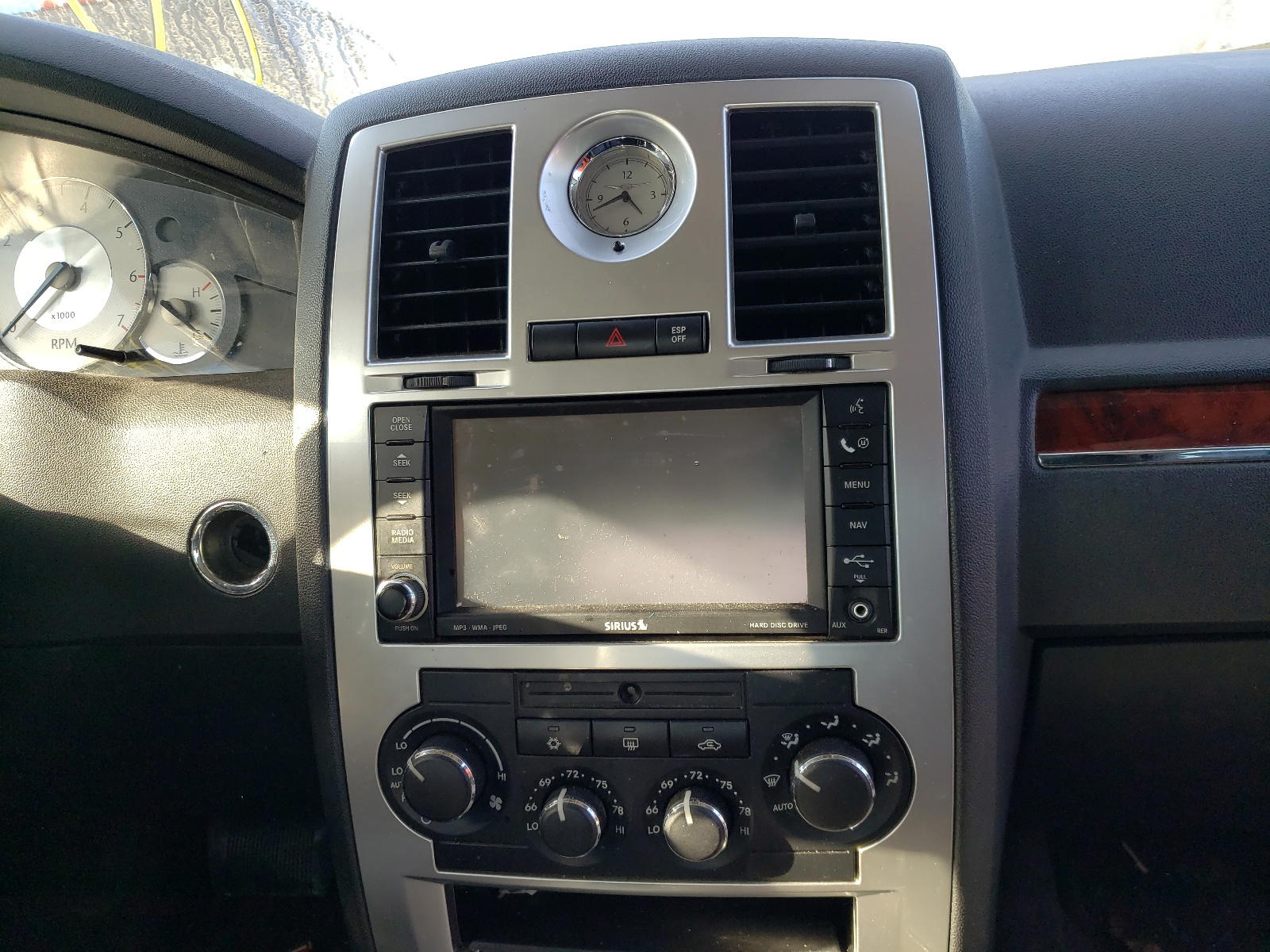 Photo 9 from auction – 2009 CHRYSLER 300C with VIN 2C3LK63T59H562862
