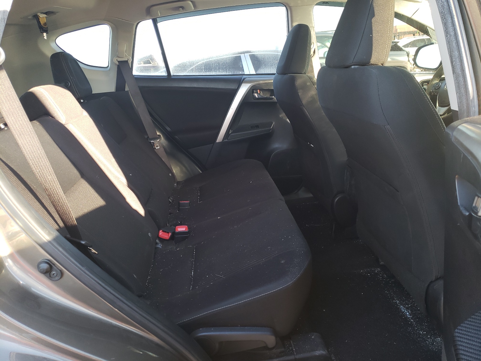 Photo 6 from auction – 2015 TOYOTA RAV4 XLE with VIN JTMRFREVXFD148205