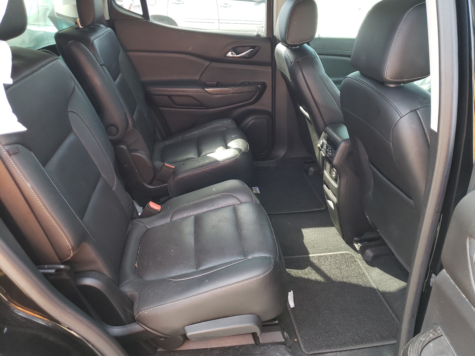 Photo 6 from auction – 2019 GMC ACADIA SLT with VIN 1GKKNMLS6KZ171787
