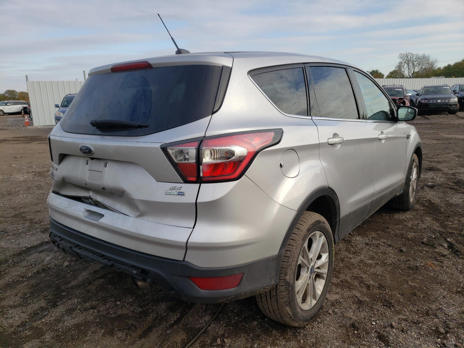 Photo 4 from auction – 2017 FORD ESCAPE SE with VIN 1FMCU9GD4HUB13657