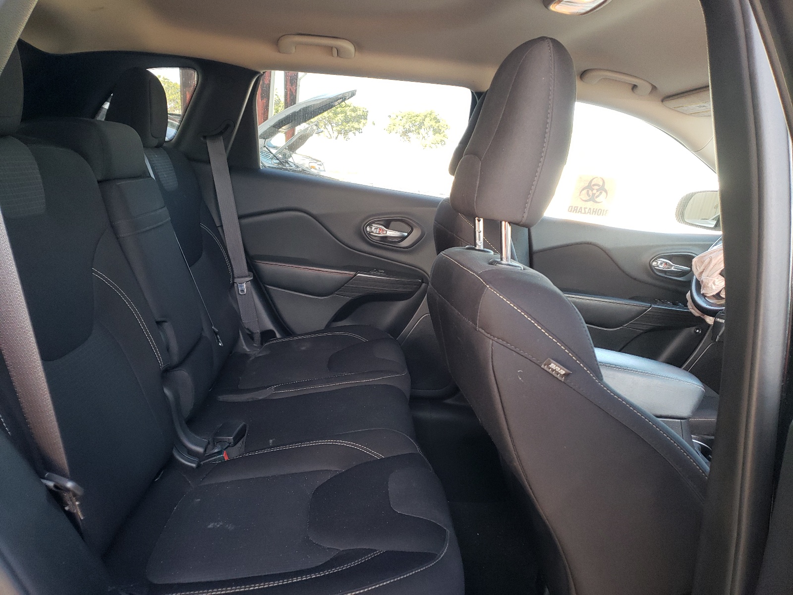 Photo 6 from auction – 2015 JEEP CHEROKEE L with VIN 1C4PJLCB7FW670404