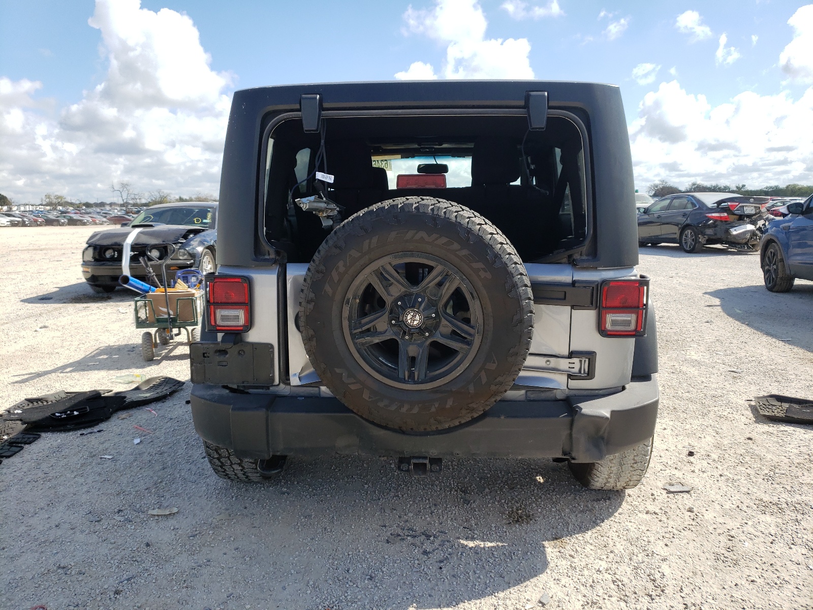 Photo 19 from auction – 2014 JEEP WRANGLER U with VIN 1C4BJWDG6EL320297
