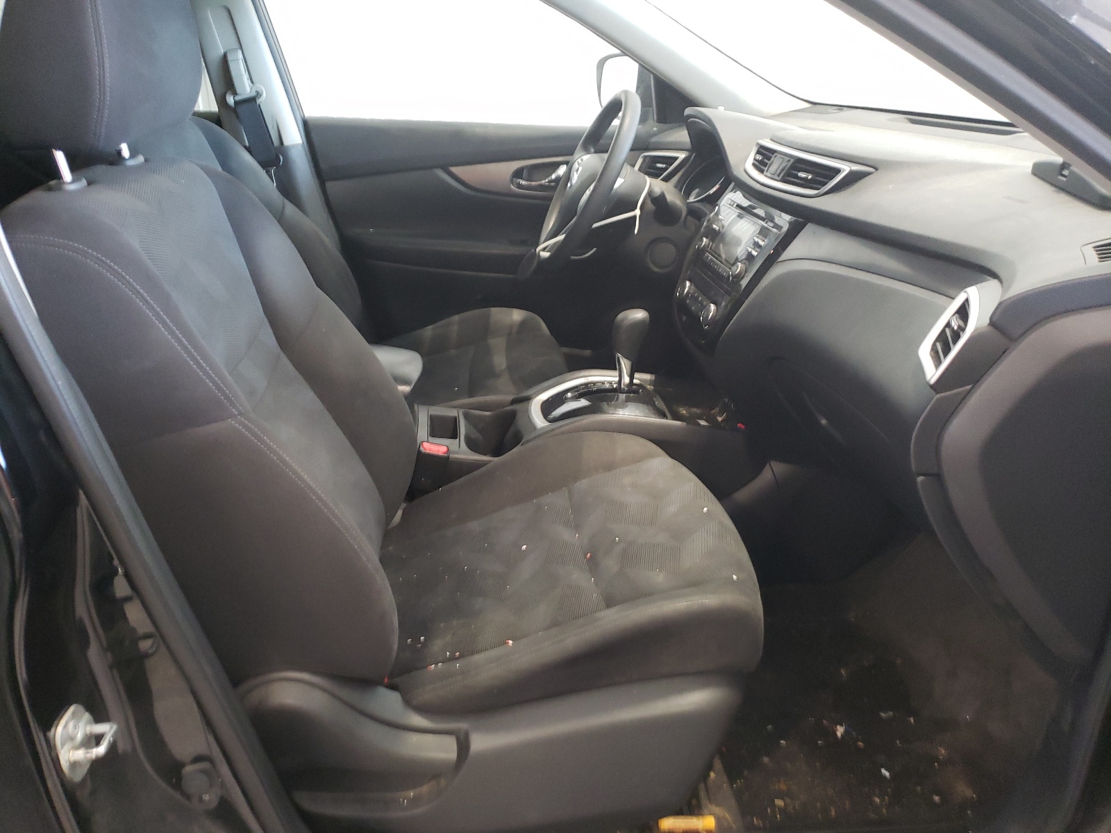 Photo 5 from auction – 2015 NISSAN ROGUE S with VIN KNMAT2MV0FP503184