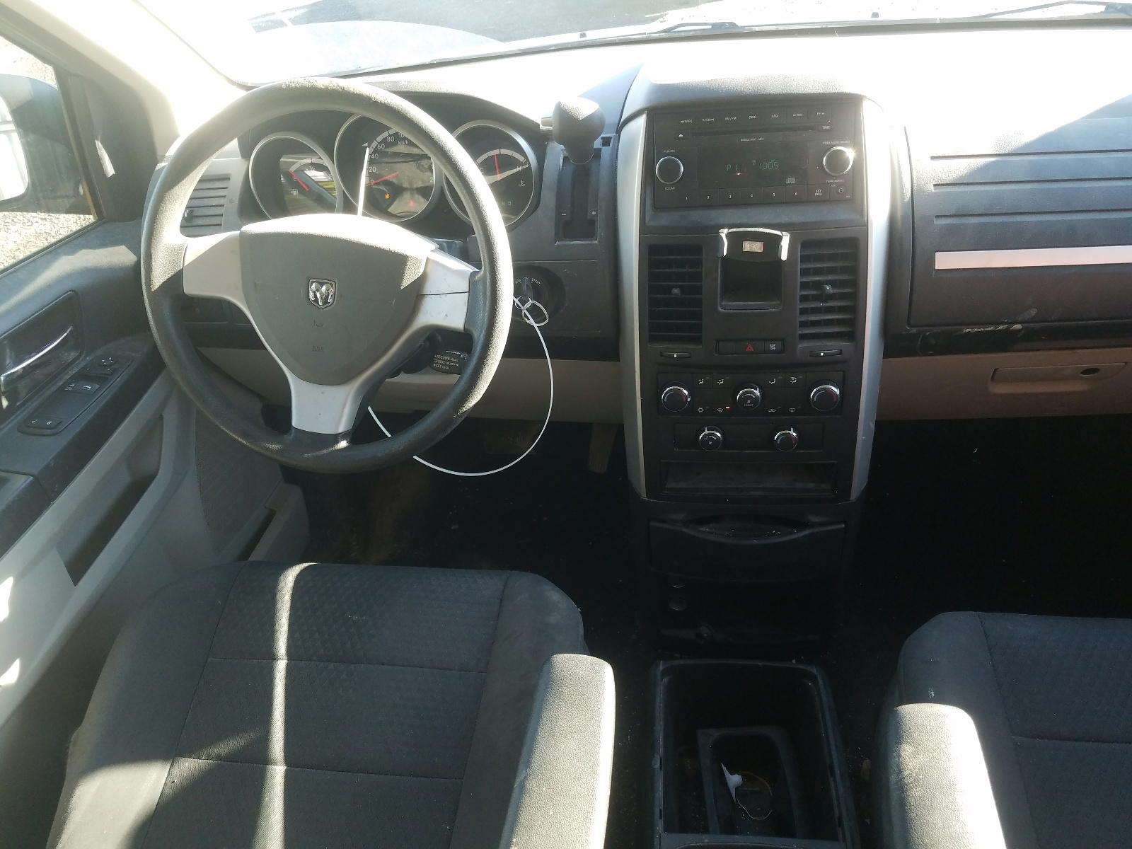 Photo 9 from auction – 2010 DODGE GRAND CARA with VIN 2D4RN4DE4AR313035
