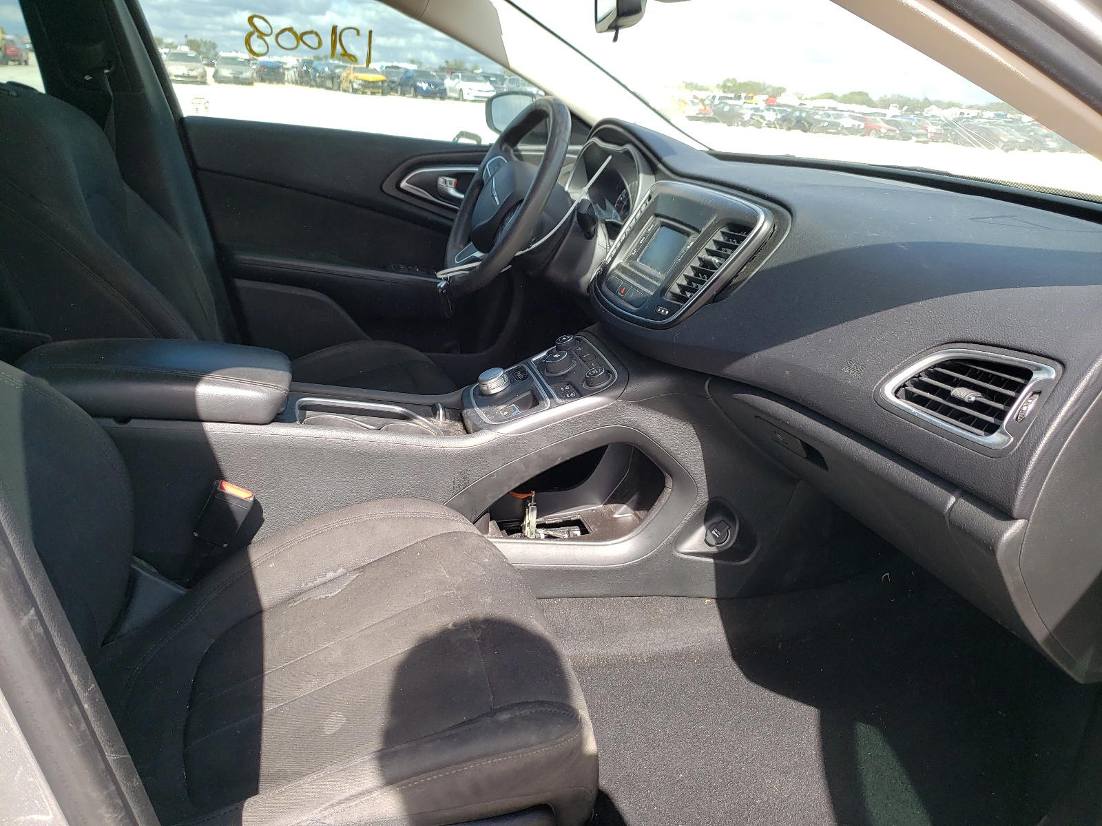 Photo 5 from auction – 2015 CHRYSLER 200 LIMITE with VIN 1C3CCCABXFN735767