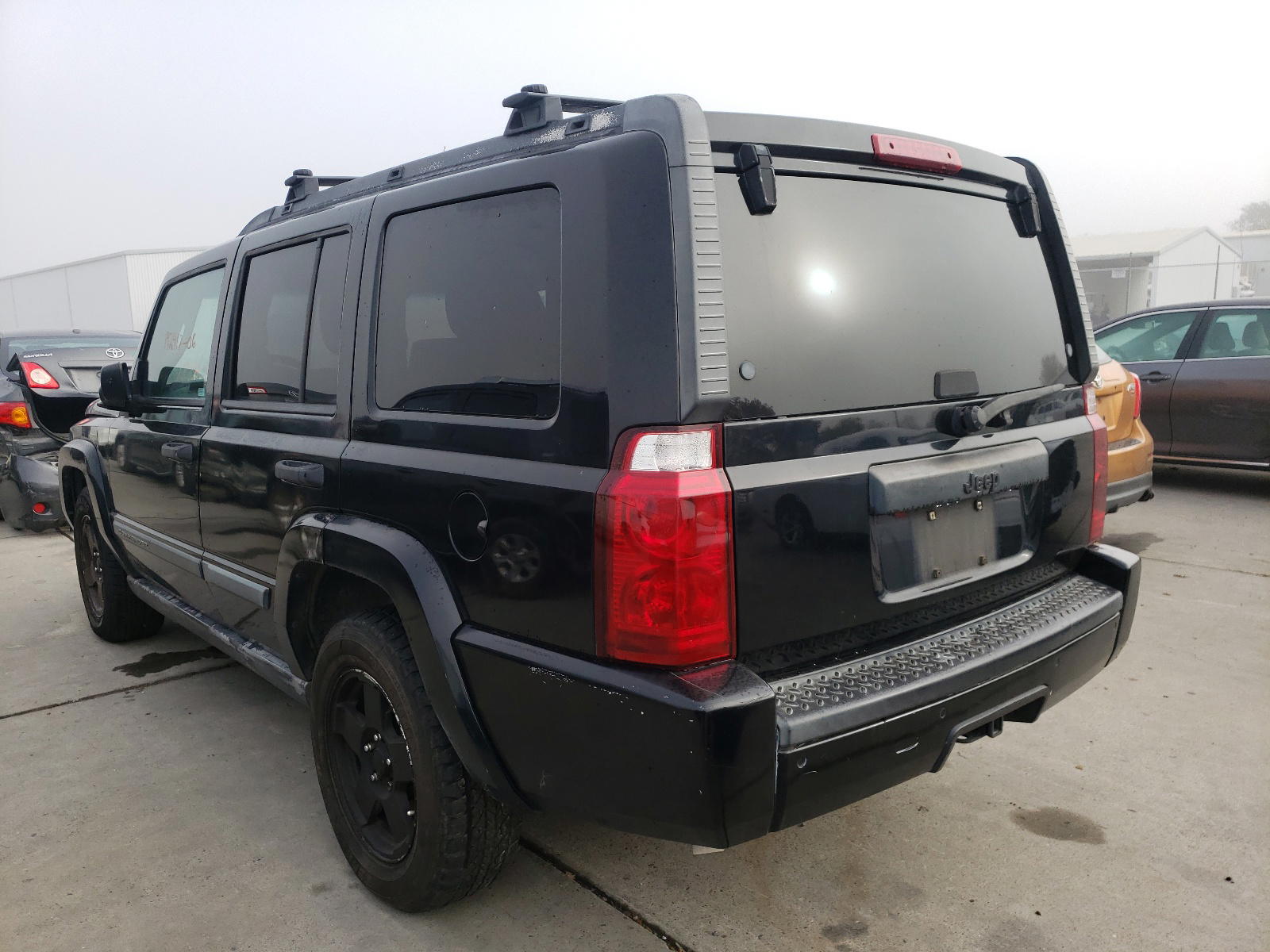 Photo 3 from auction – 2006 JEEP COMMANDER with VIN 1J8HH48K46C232626