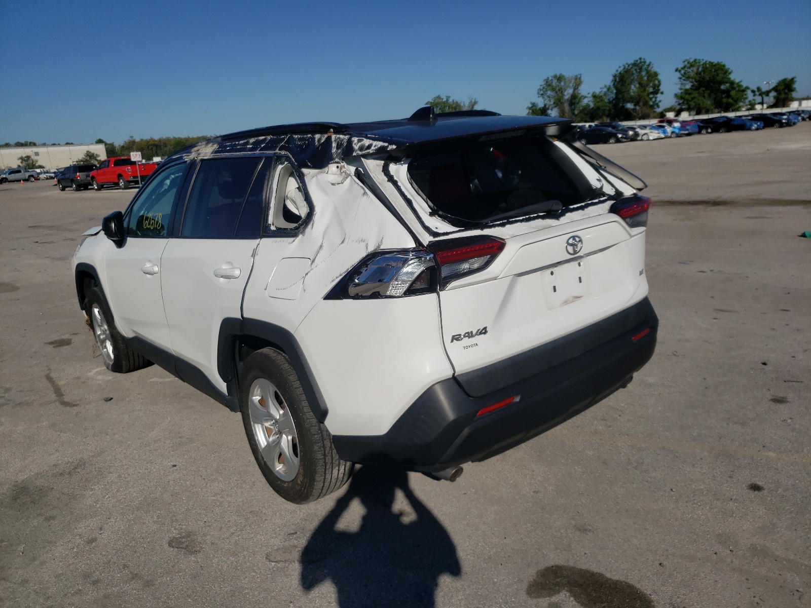 Photo 3 from auction – 2019 TOYOTA RAV4 LE with VIN 2T3H1RFV3KW017932
