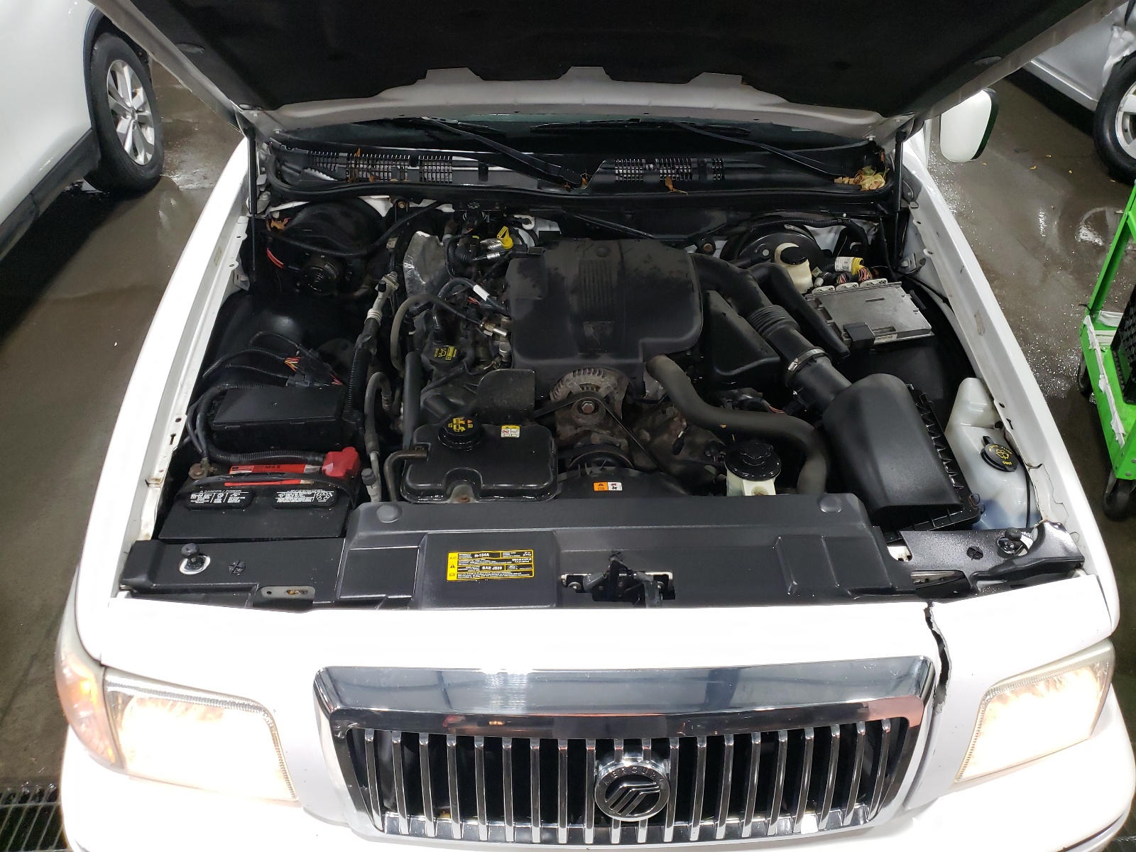 Photo 7 from auction – 2010 MERCURY GRAND MARQ with VIN 2MEBM7FV8AX609024