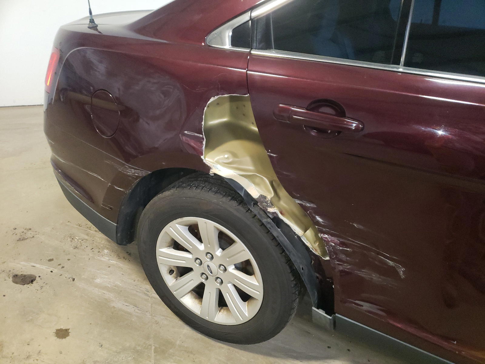 Photo 9 from auction – 2011 FORD TAURUS SE with VIN 1FAHP2DW8BG109802
