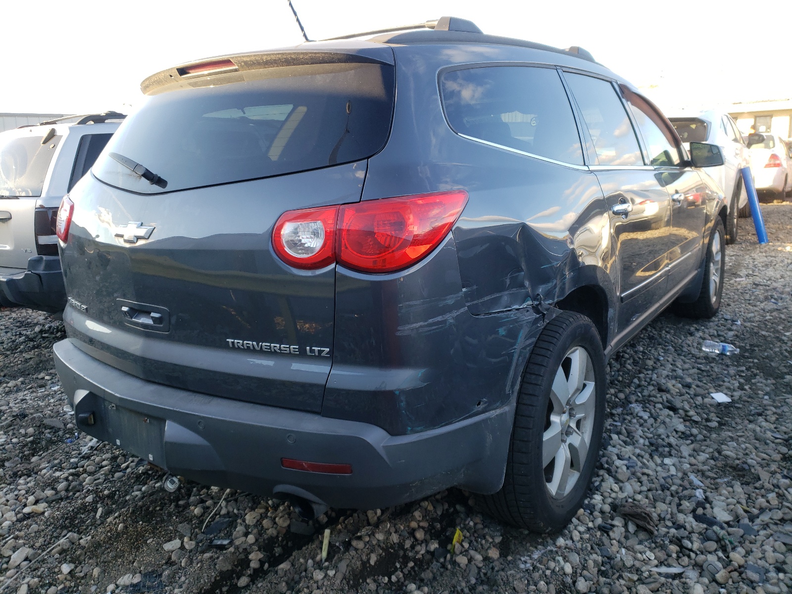 Photo 4 from auction – 2009 CHEVROLET TRAVERSE L with VIN 1GNEV33D79S105392
