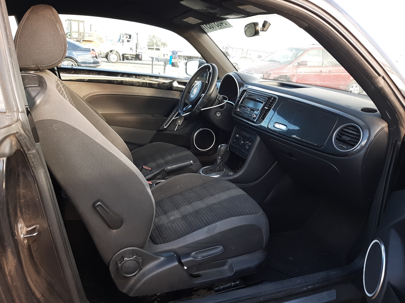 Photo 5 from auction – 2012 VOLKSWAGEN BEETLE TUR with VIN 3VWVA7AT1CM617037